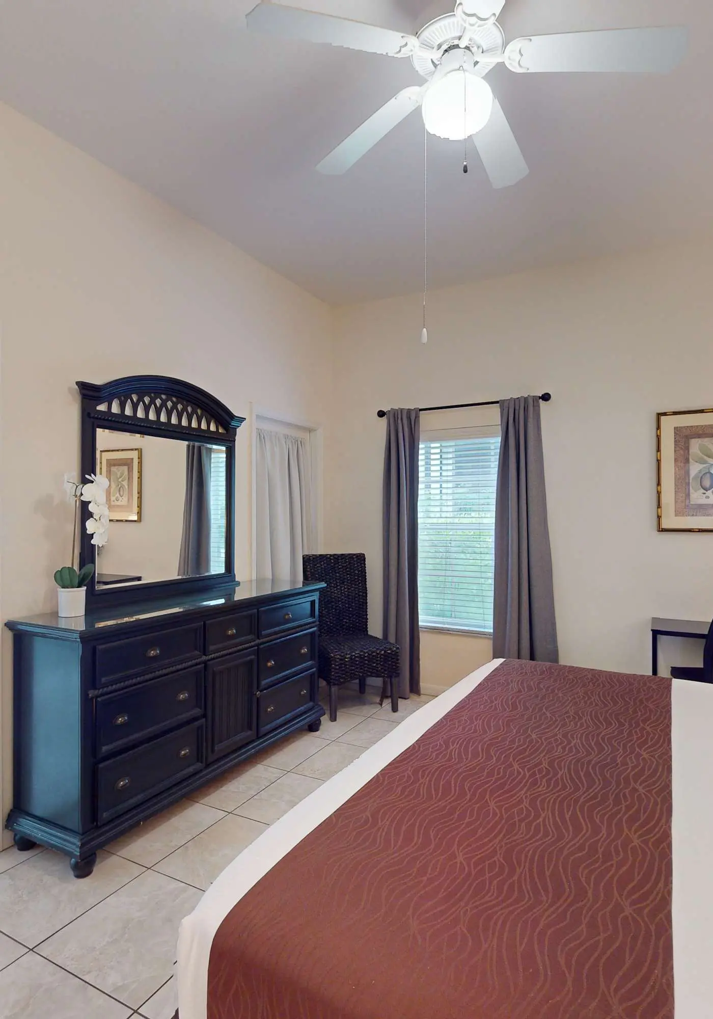 First floor condo w/ tennis court, restaurant, pools - near theme parks