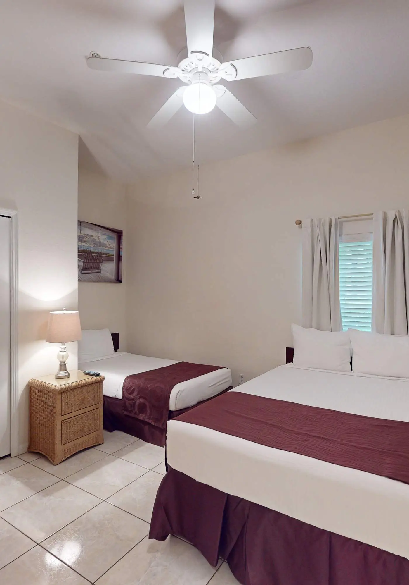 First floor condo w/ tennis court, restaurant, pools - near theme parks