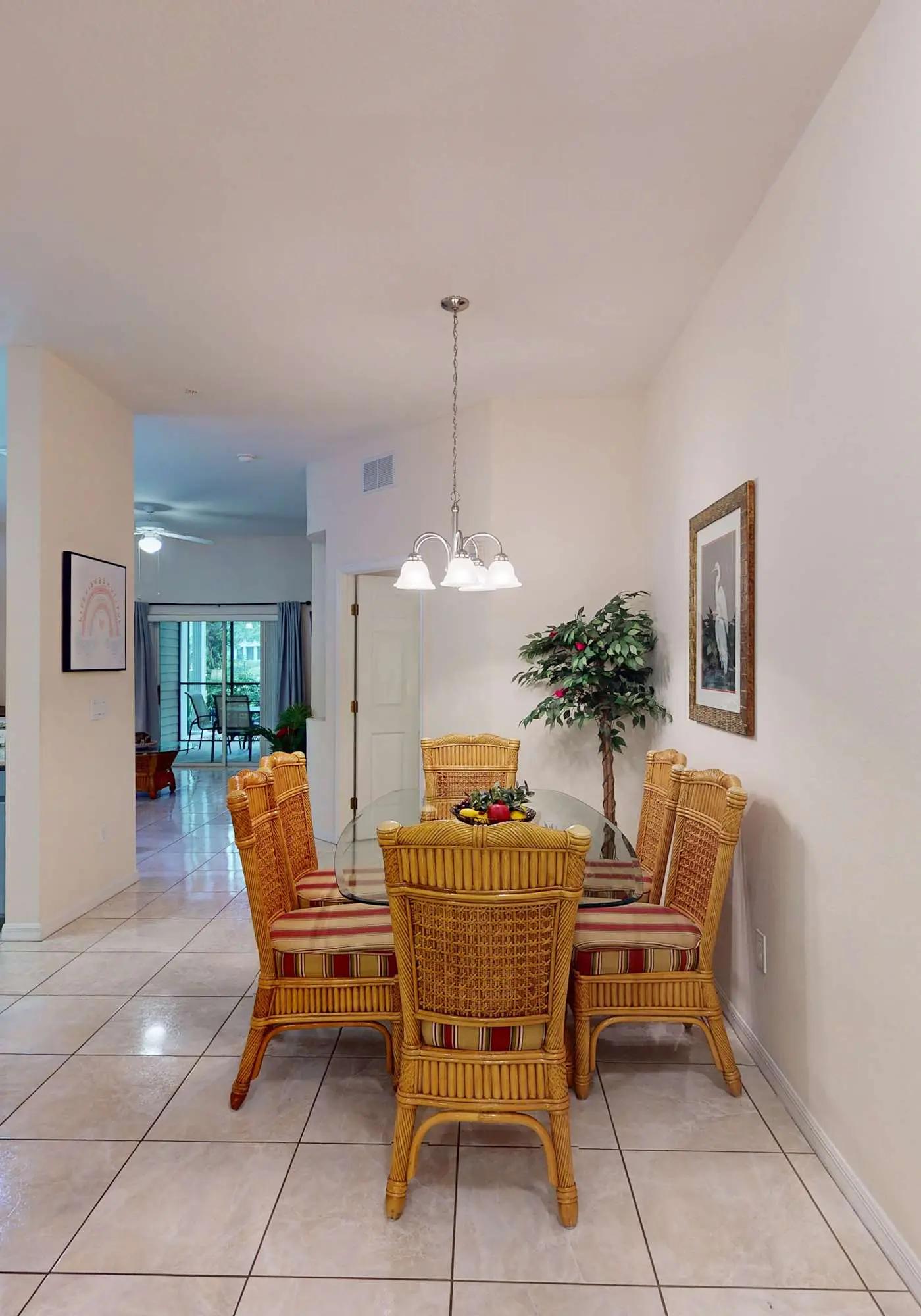 First floor condo w/ tennis court, restaurant, pools - near theme parks