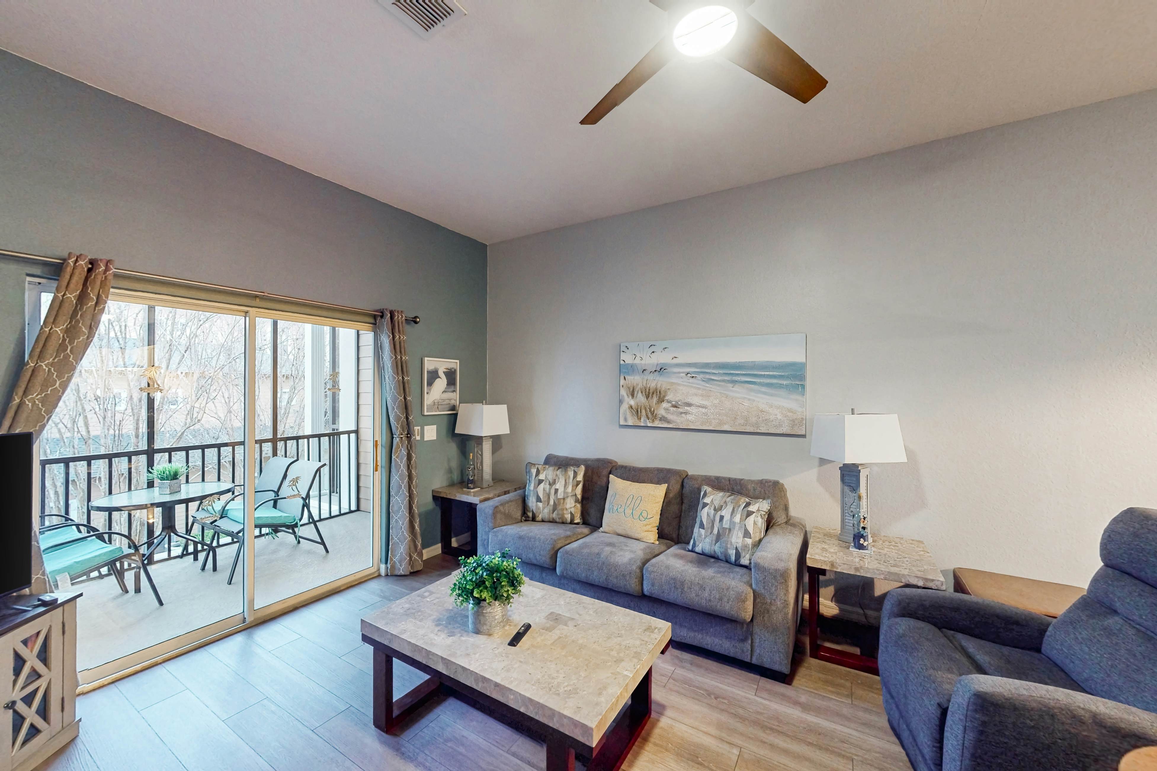 2nd floor condo with washer/dryer & on-site pool, dining - near theme parks