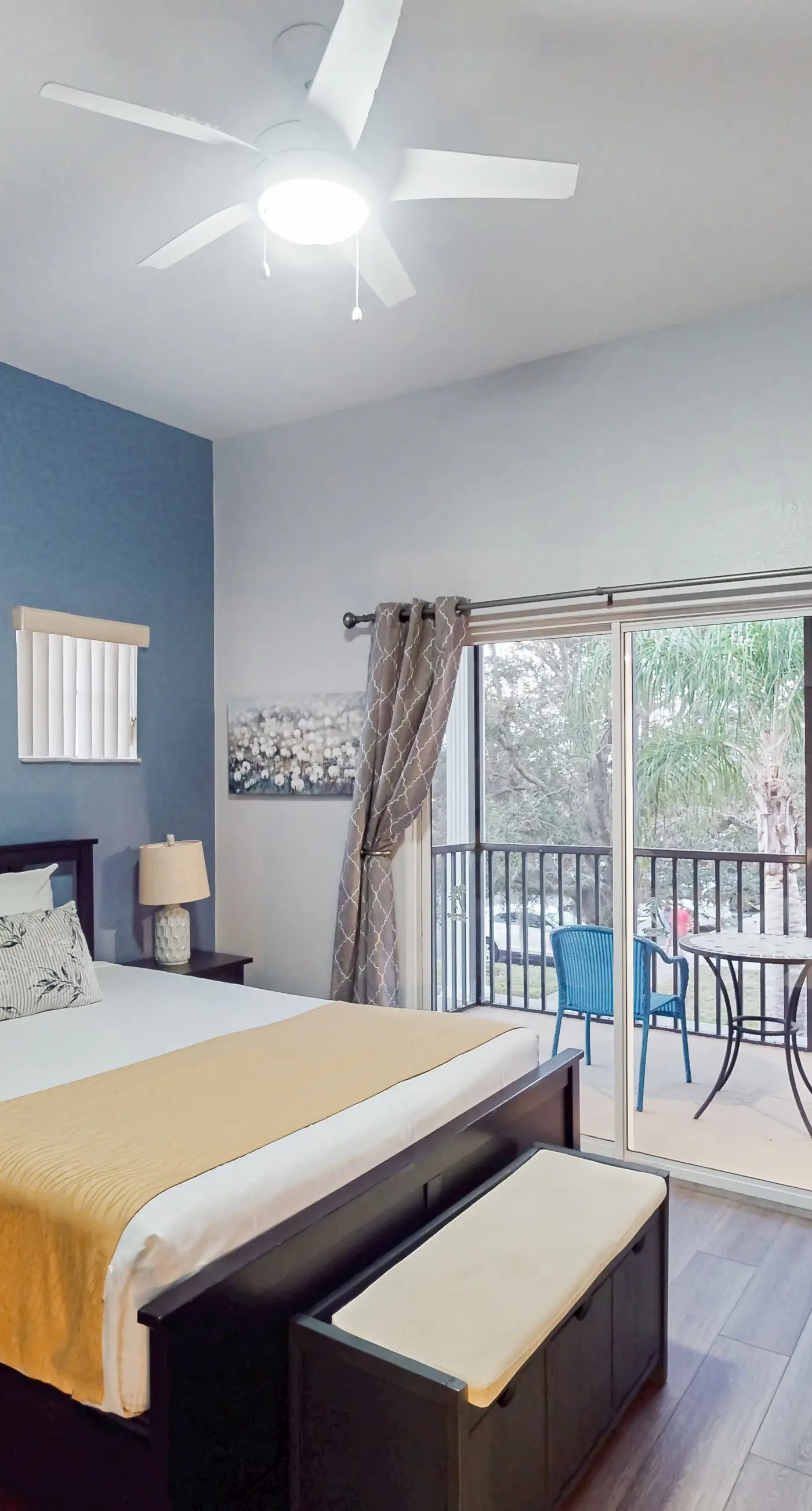 Exclusive lakeside villa, near Disney