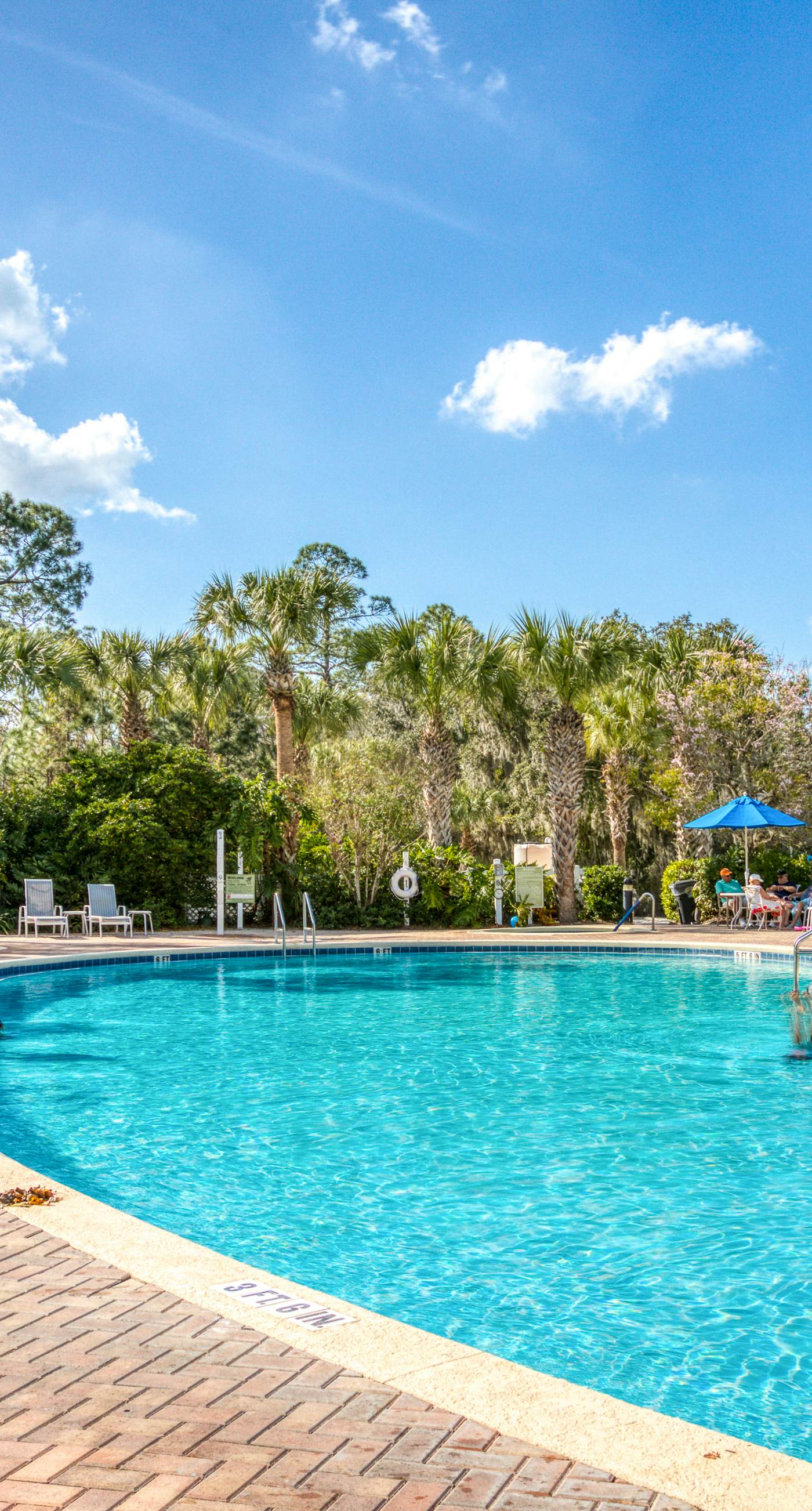 Second-Floor Condo Near Theme Parks w/ Balcony, Restaurant, Shared Pools, Sauna