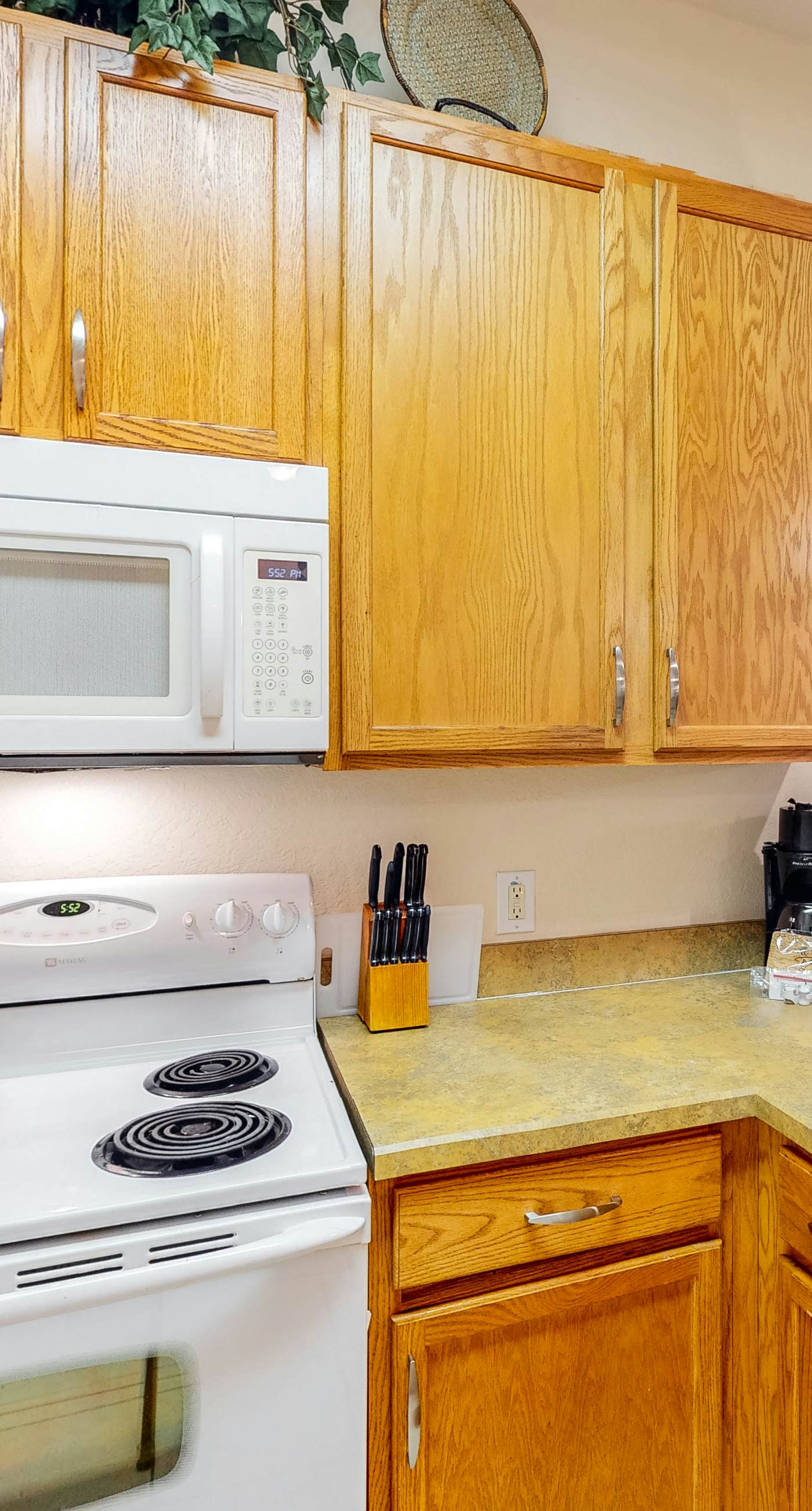 Second-Floor Condo Near Theme Parks w/ Balcony, Restaurant, Shared Pools, Sauna