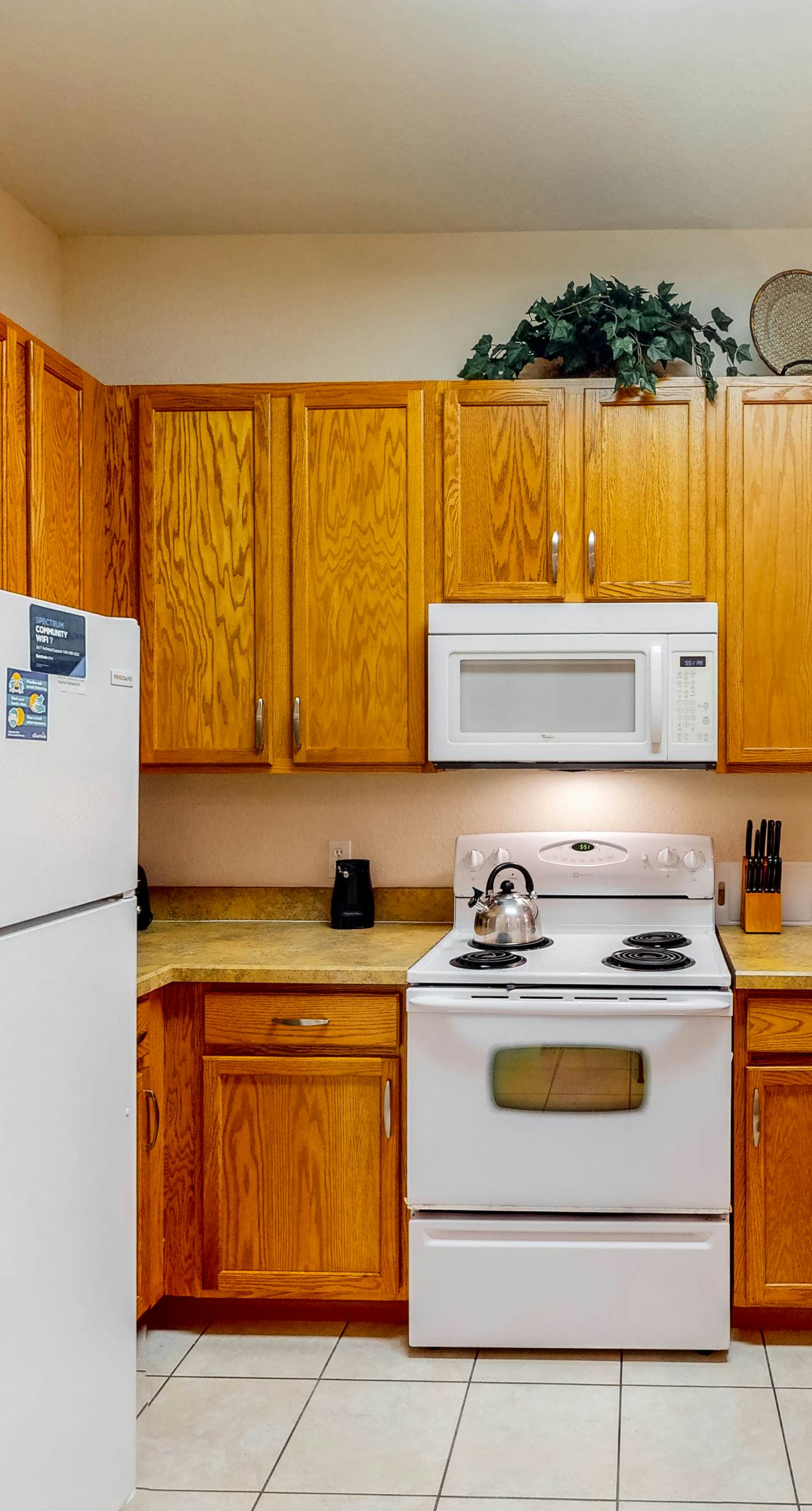 Second-Floor Condo Near Theme Parks w/ Balcony, Restaurant, Shared Pools, Sauna