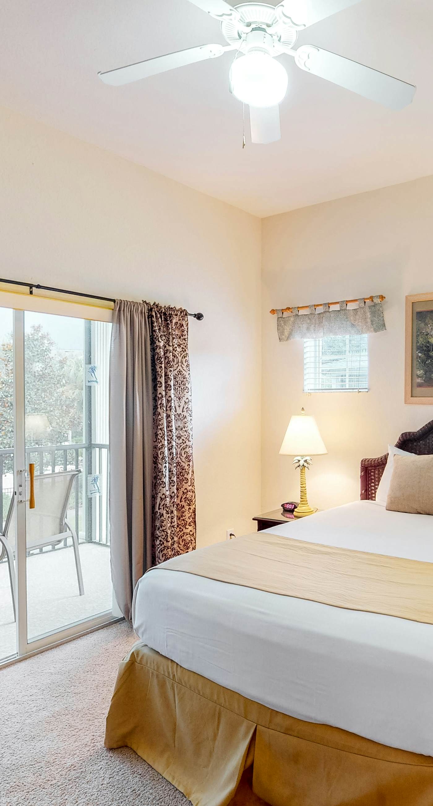 Second-Floor Condo Near Theme Parks w/ Balcony, Restaurant, Shared Pools, Sauna