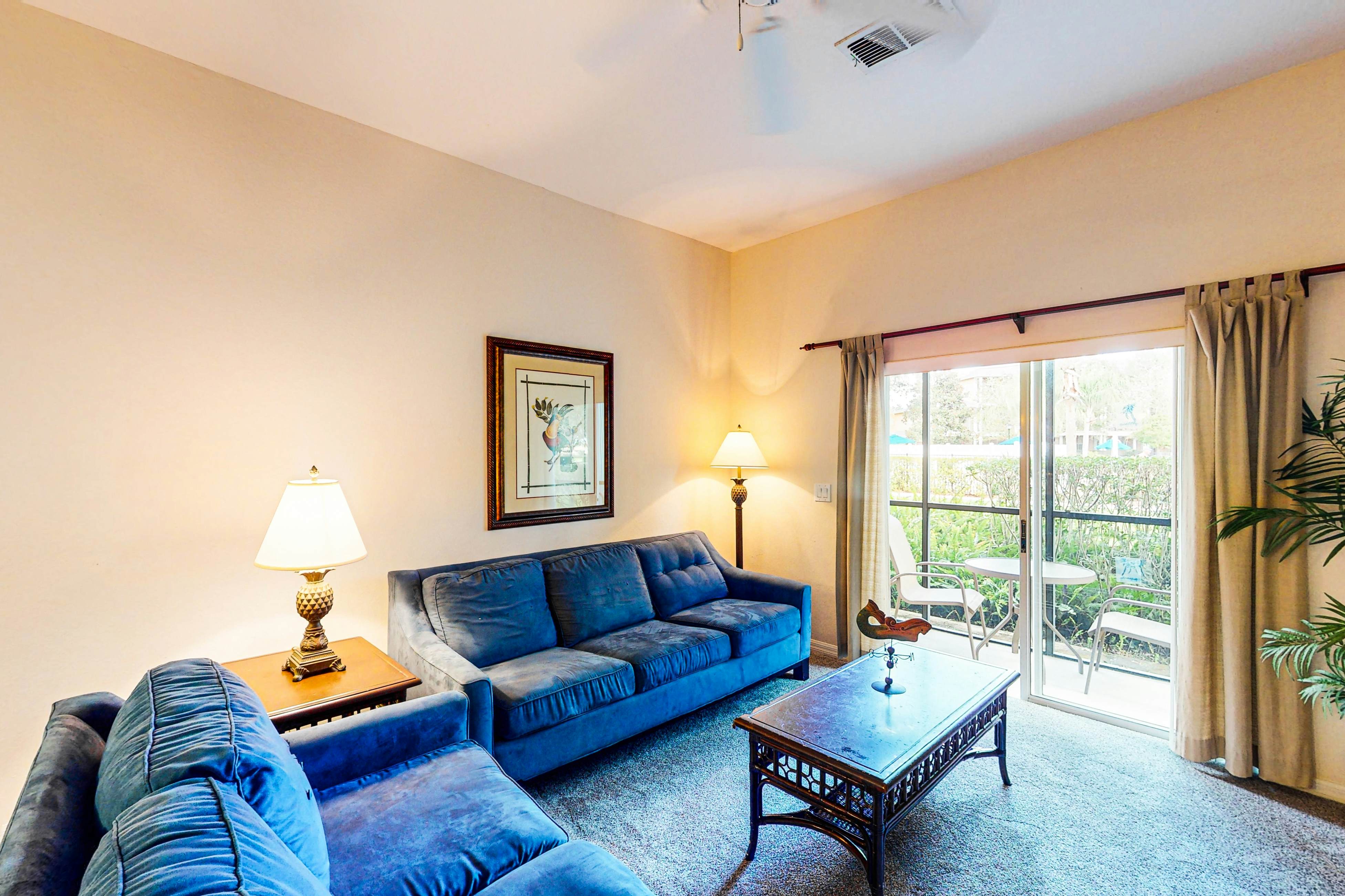 1st floor condo w/ patio, basketball court, tennis court, pools