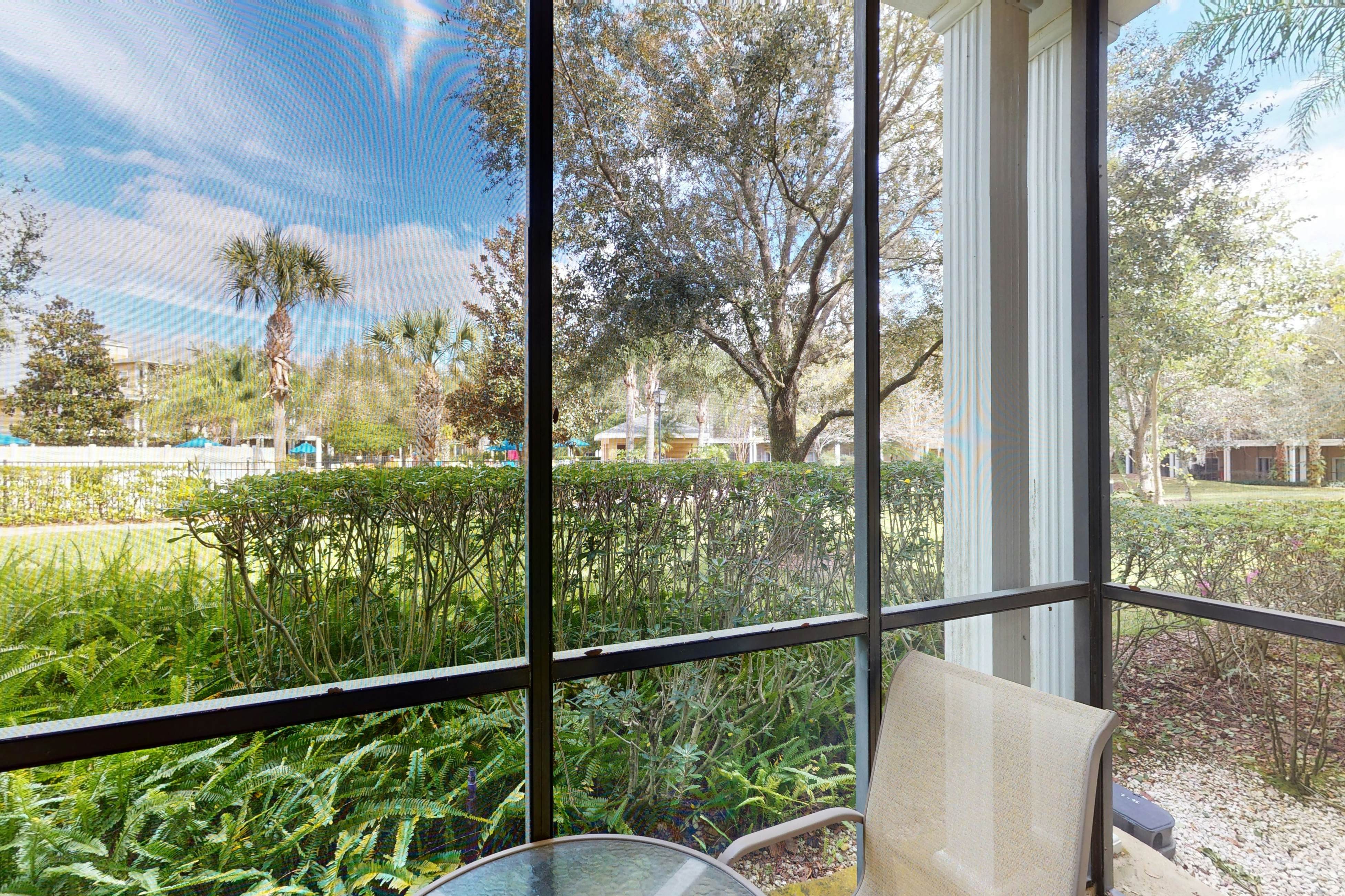 1st floor condo w/ patio, basketball court, tennis court, pools