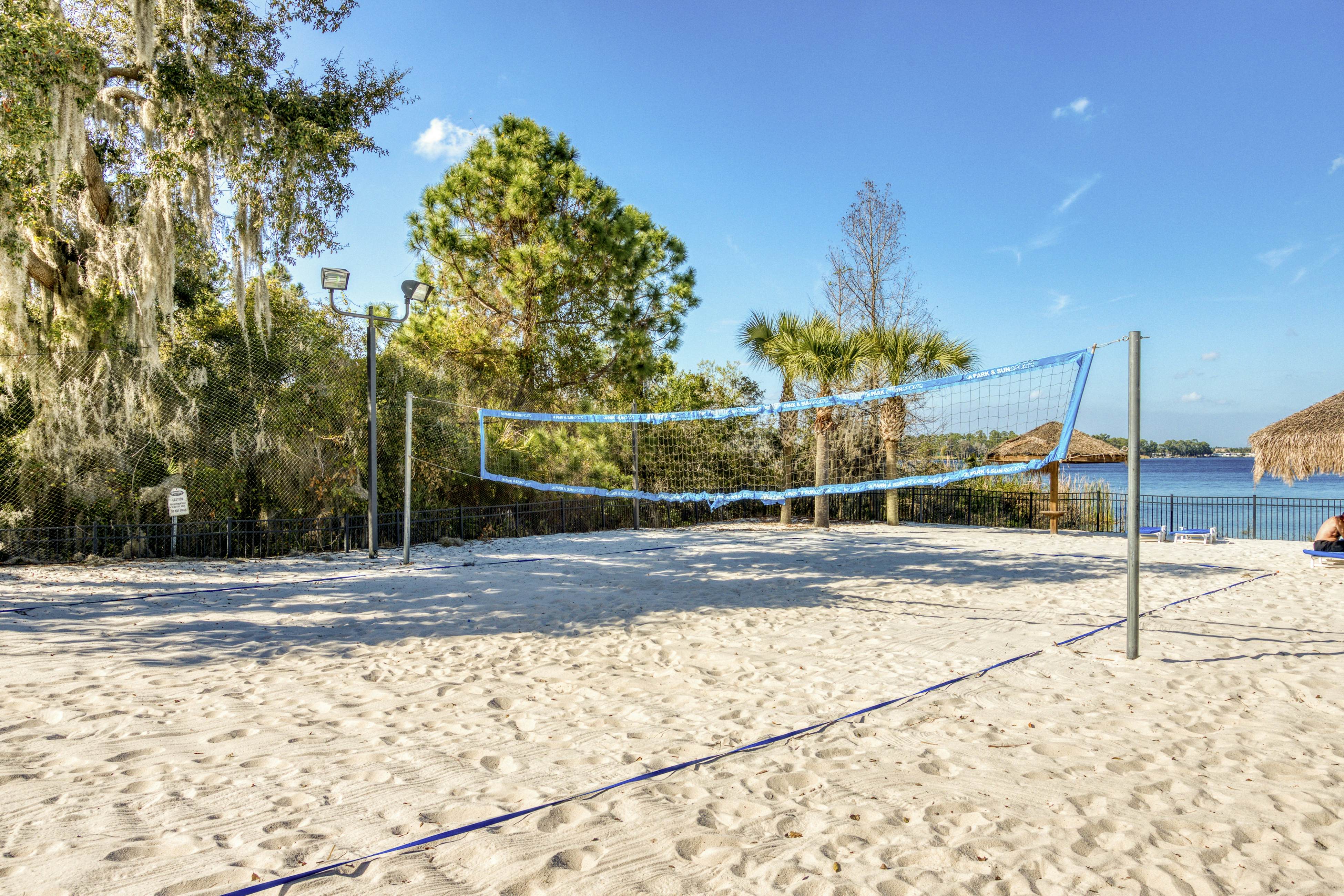 1st floor condo w/ patio, basketball court, tennis court, pools