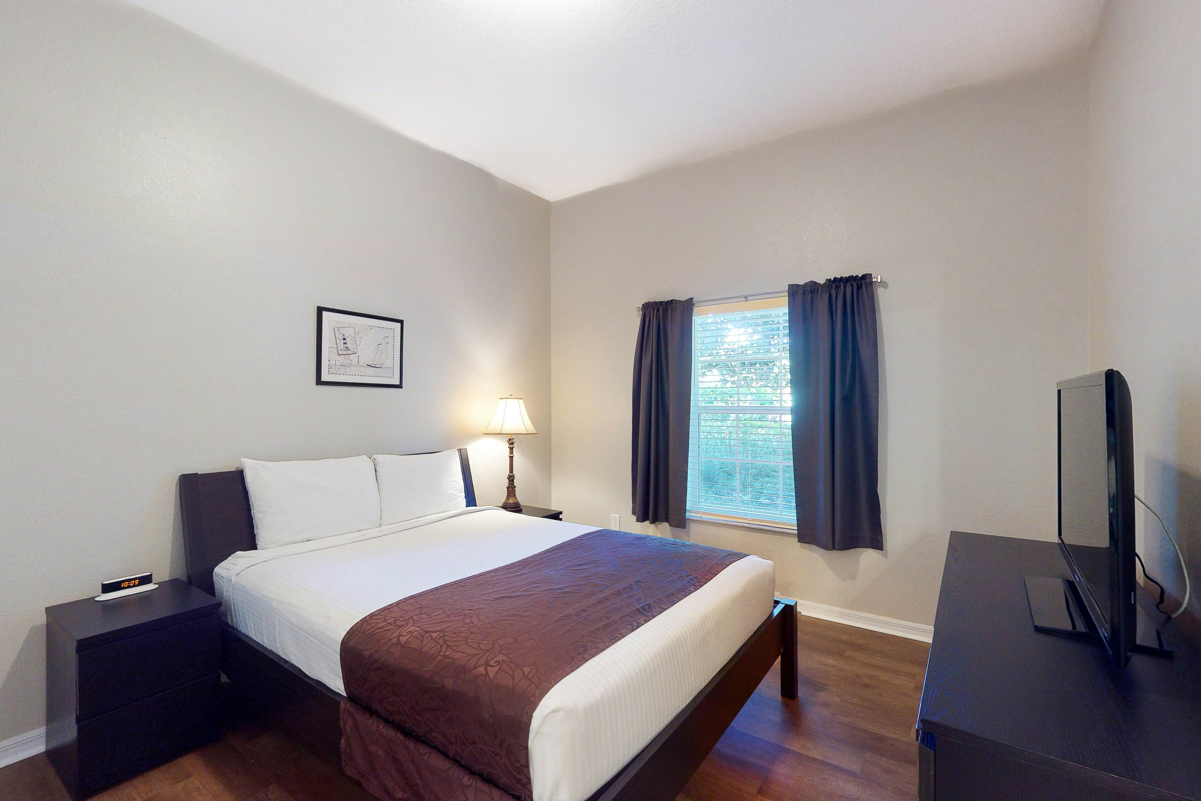 Ground-Floor Condo near Theme Parks w/Shared Pools, Hot Tub, Gym, Sport Courts