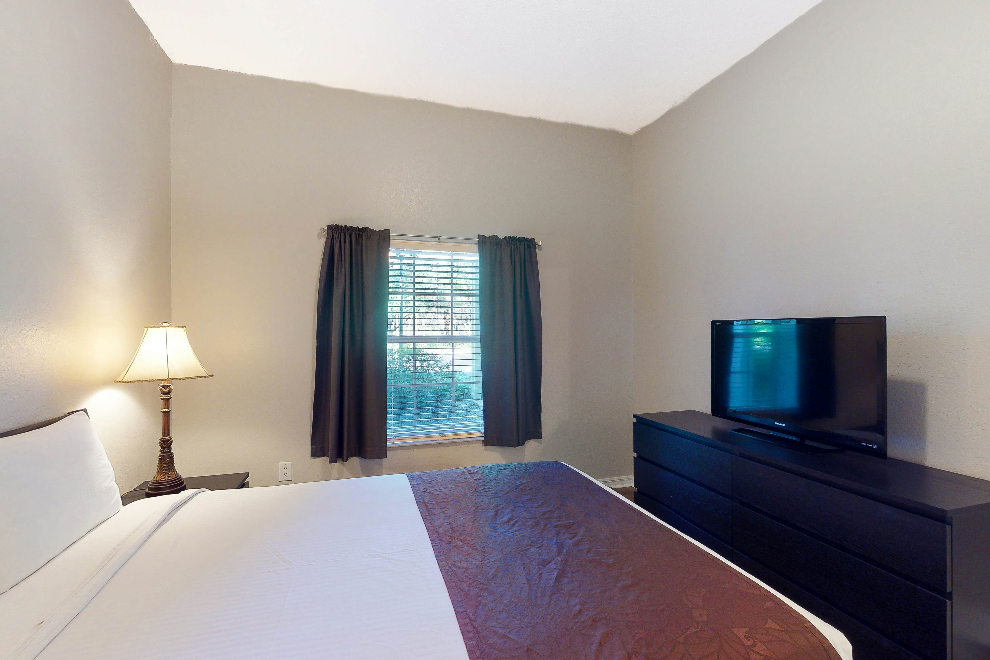 Ground-Floor Condo near Theme Parks w/Shared Pools, Hot Tub, Gym, Sport Courts