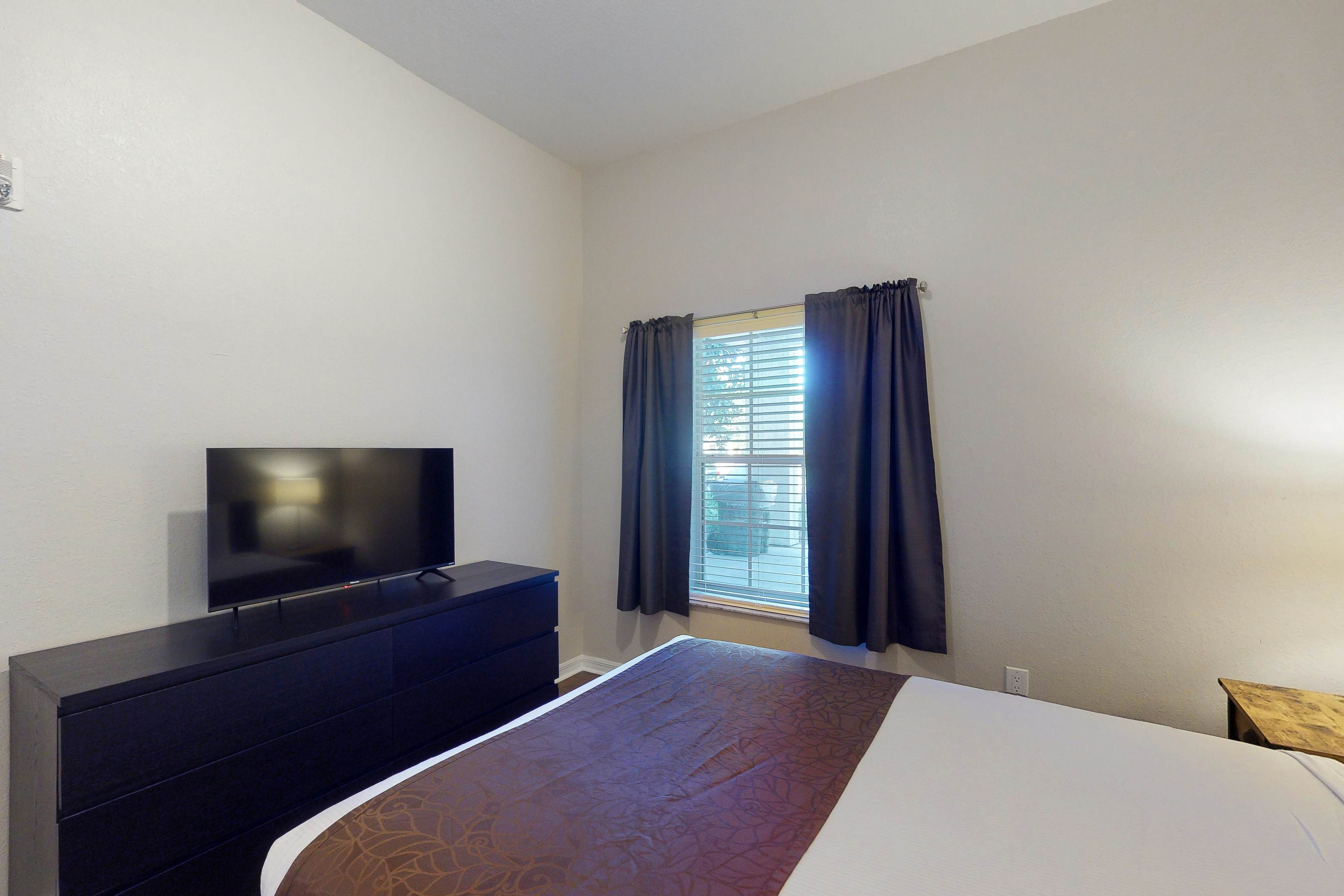 Ground-Floor Condo near Theme Parks w/Shared Pools, Hot Tub, Gym, Sport Courts