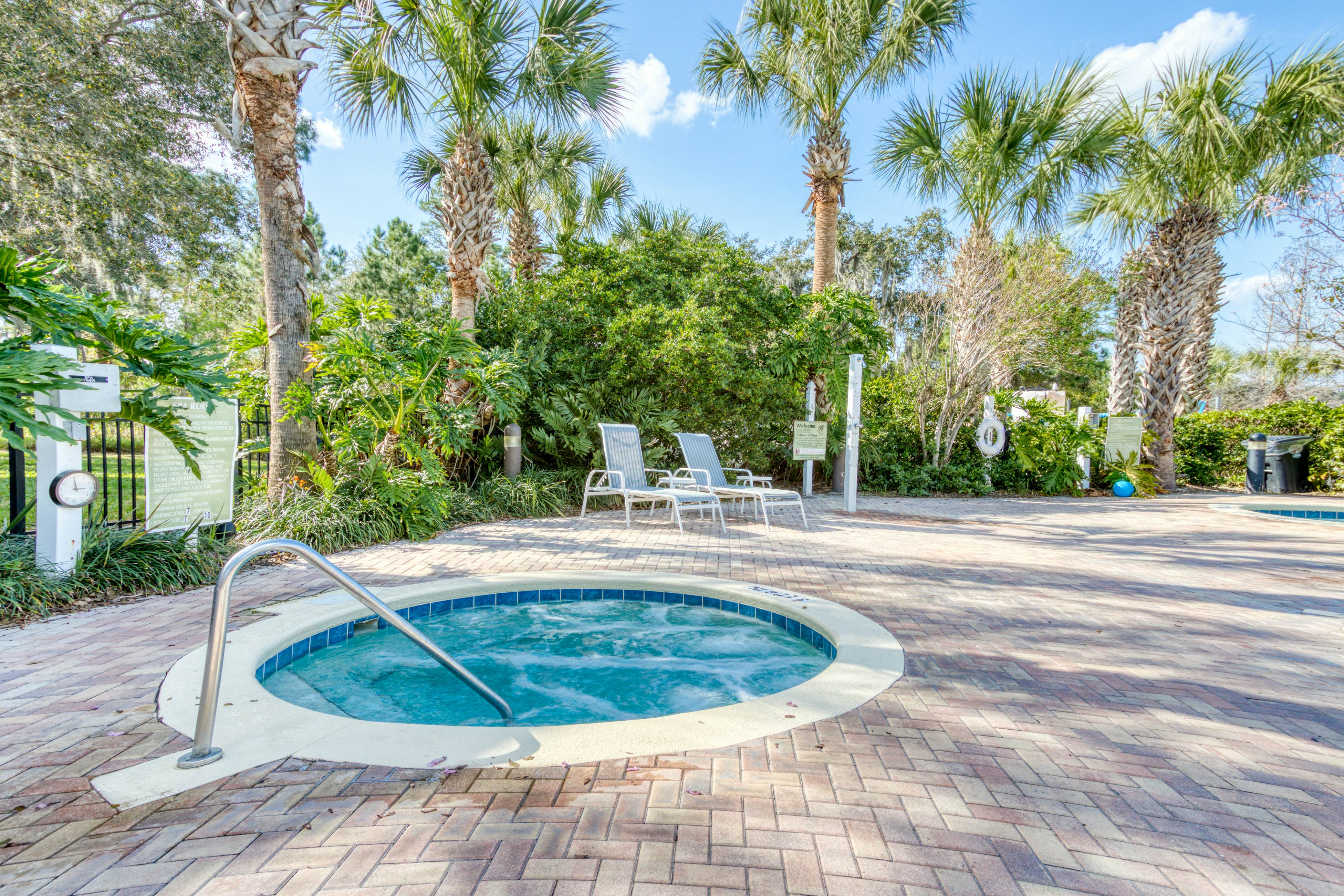 Ground-Floor Condo near Theme Parks w/Shared Pools, Hot Tub, Gym, Sport Courts