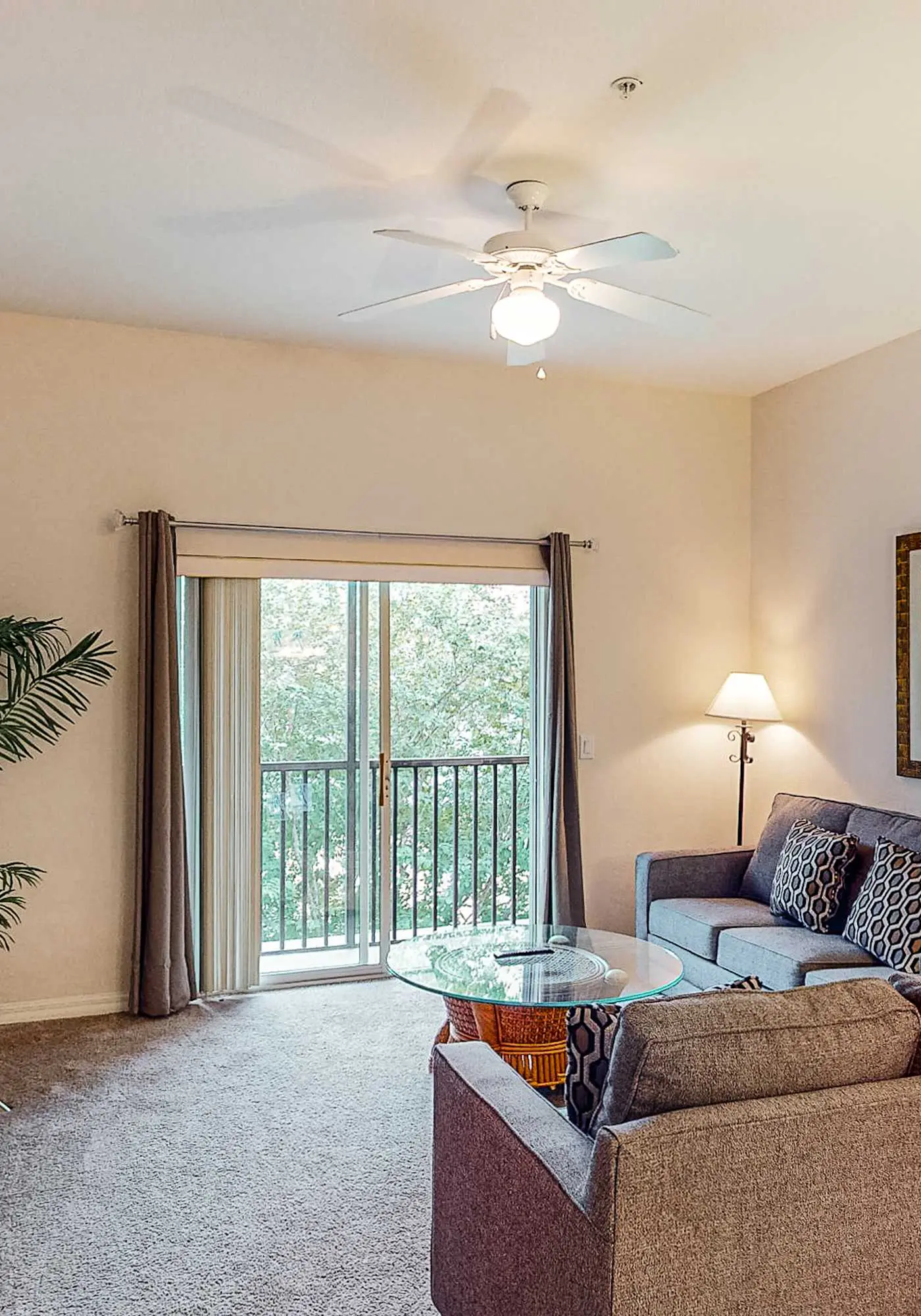 Third floor condo w/ tennis court, balcony, & basketball court - near theme park