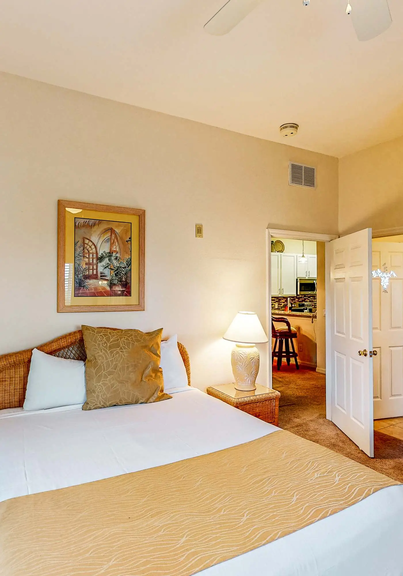 Third floor condo w/ tennis court, balcony, & basketball court - near theme park