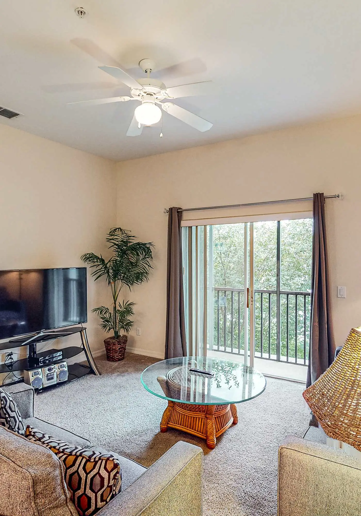 Third floor condo w/ tennis court, balcony, & basketball court - near theme park