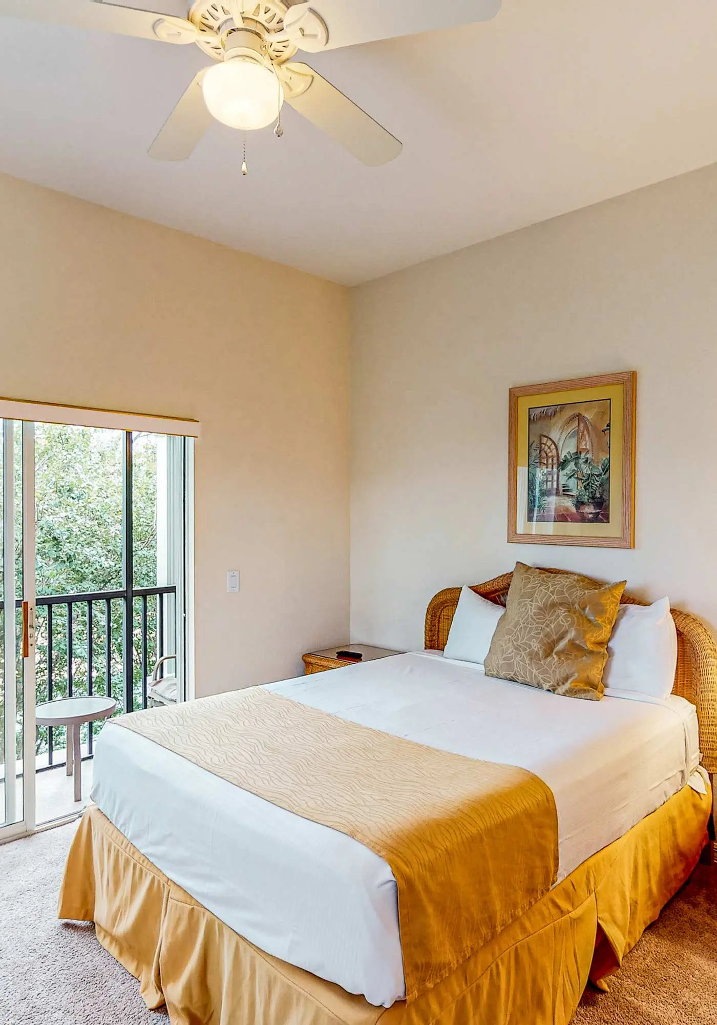 Third floor condo w/ tennis court, balcony, & basketball court - near theme park