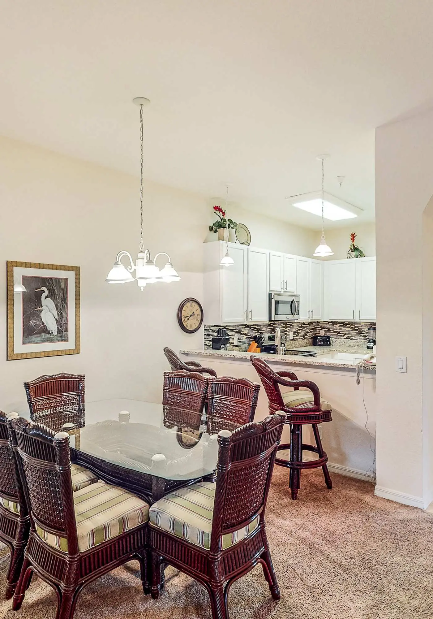 Third floor condo w/ tennis court, balcony, & basketball court - near theme park