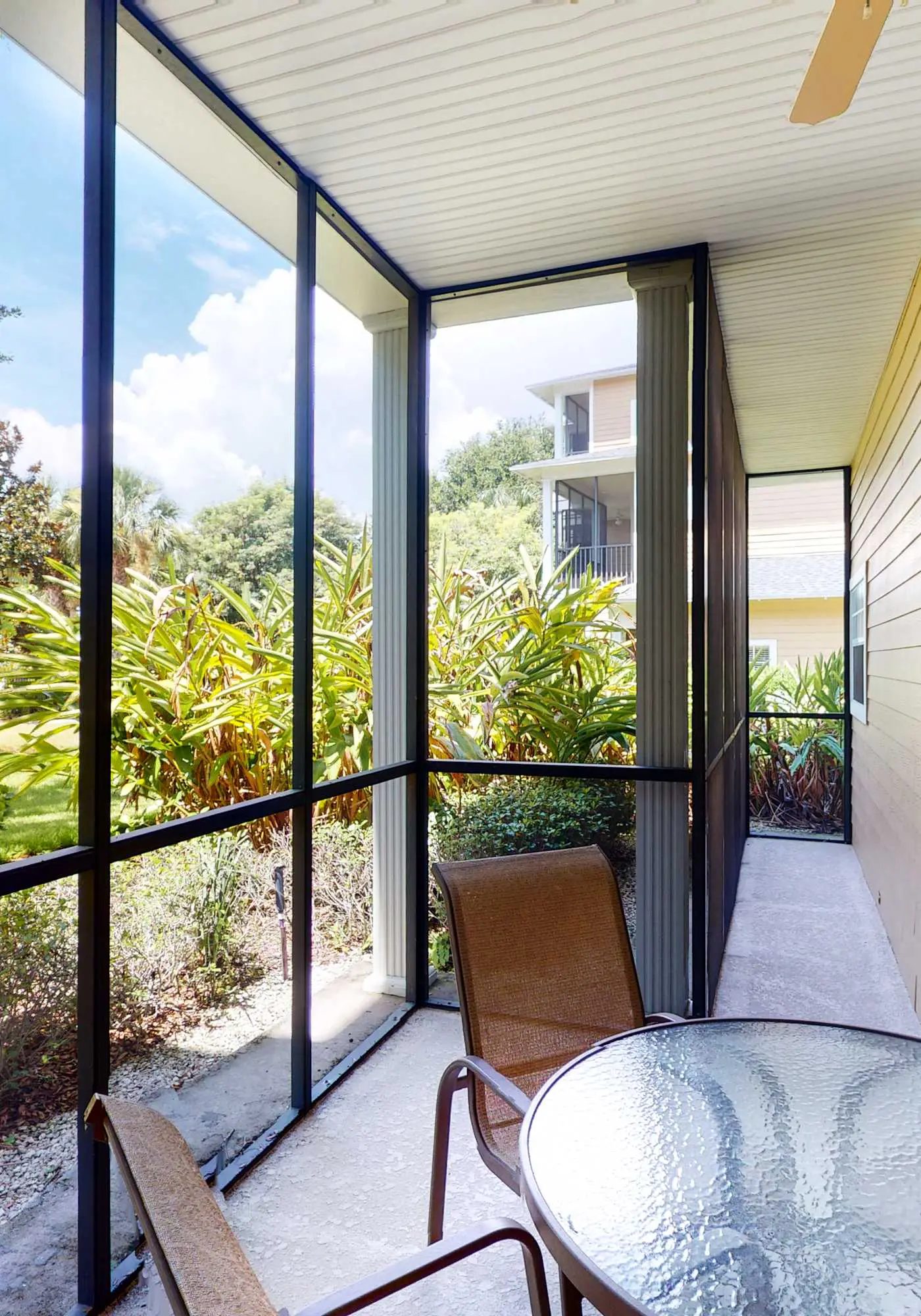 1st floor condo near theme parks, patio, tennis court, sauna