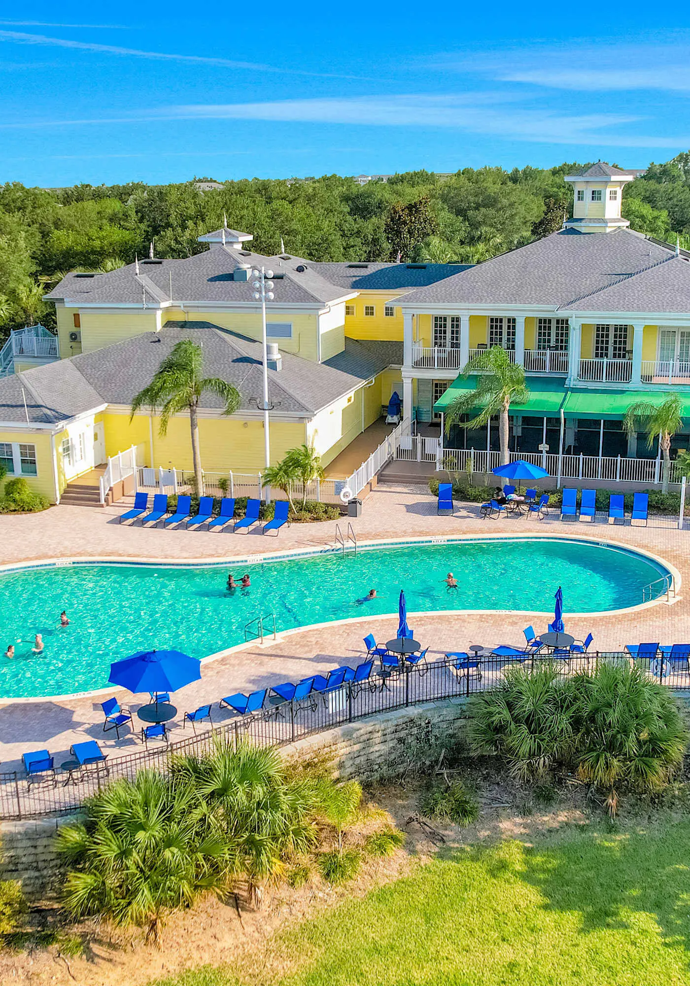 1st floor condo near theme parks, patio, tennis court, sauna