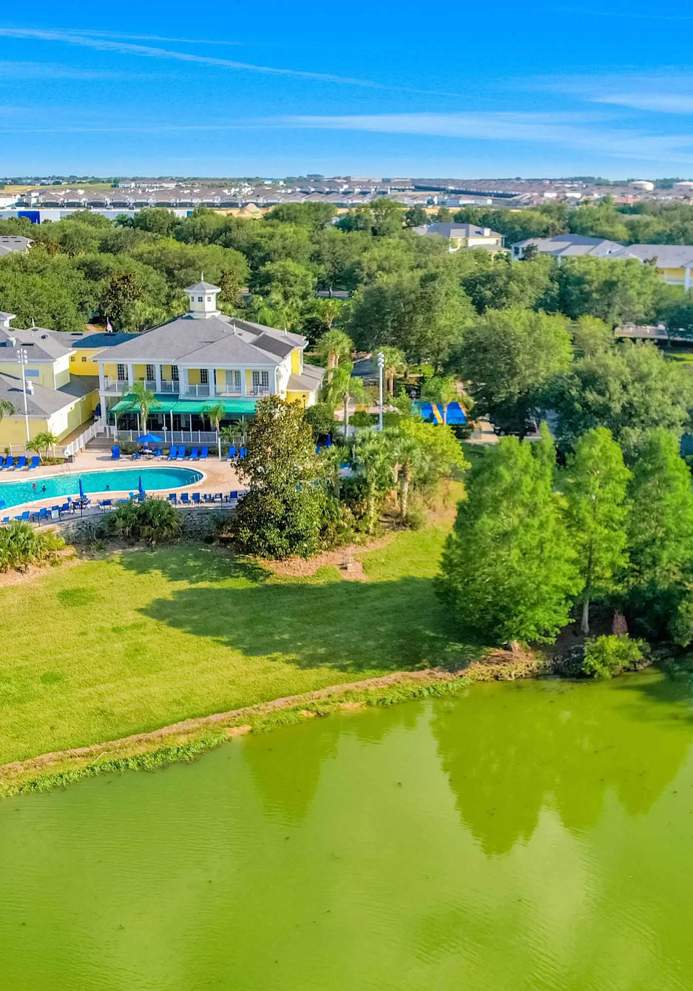 1st floor condo near theme parks, patio, tennis court, sauna