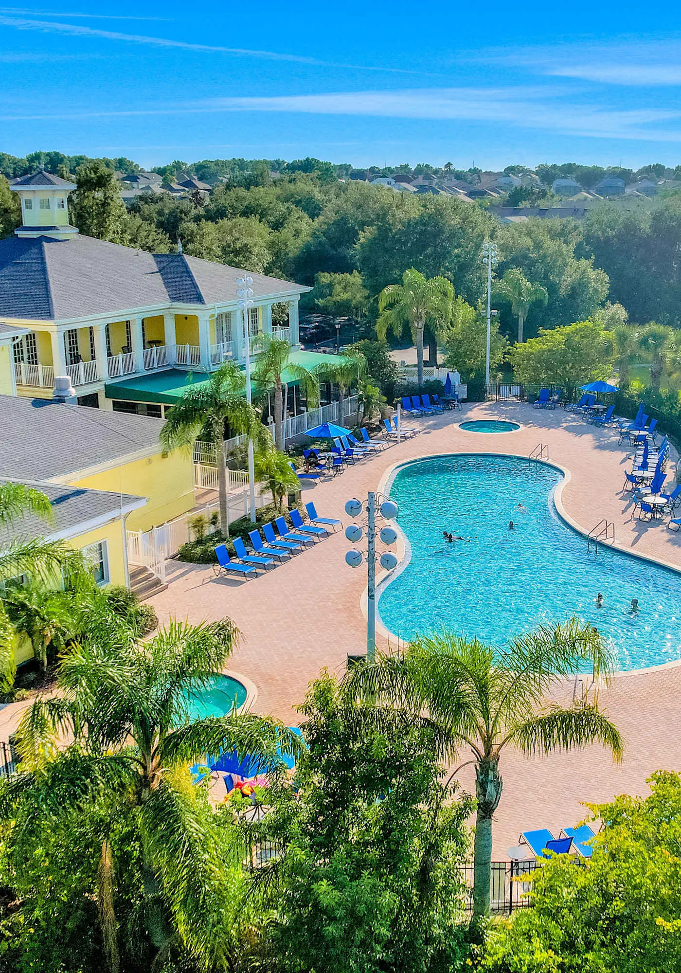 1st floor condo near theme parks, patio, tennis court, sauna