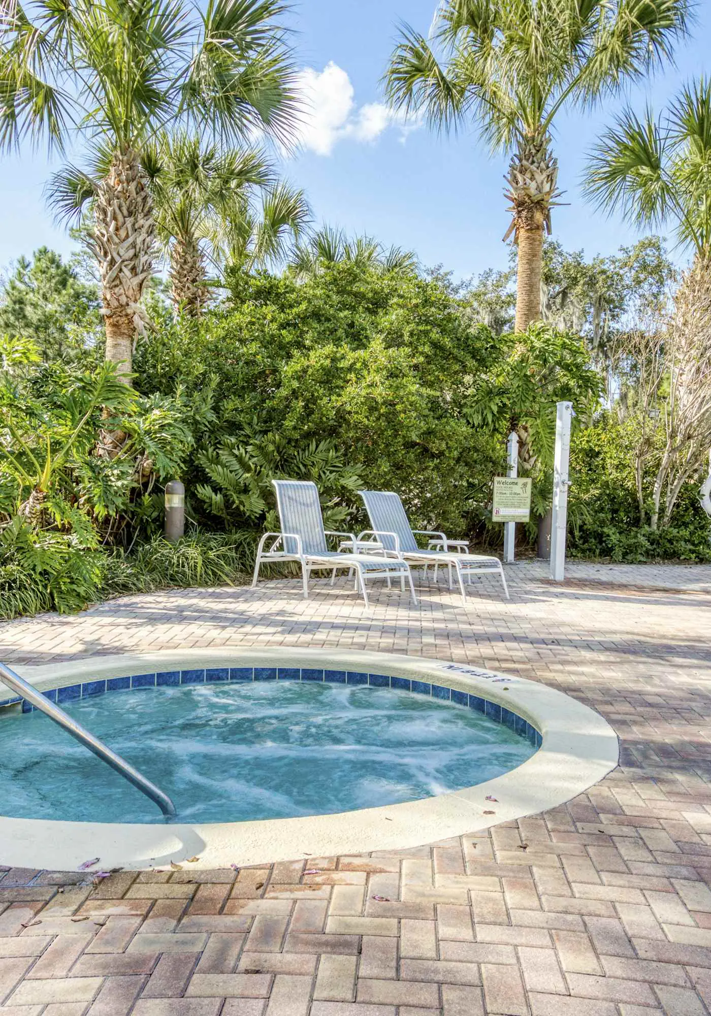 1st floor condo near theme parks, patio, tennis court, sauna