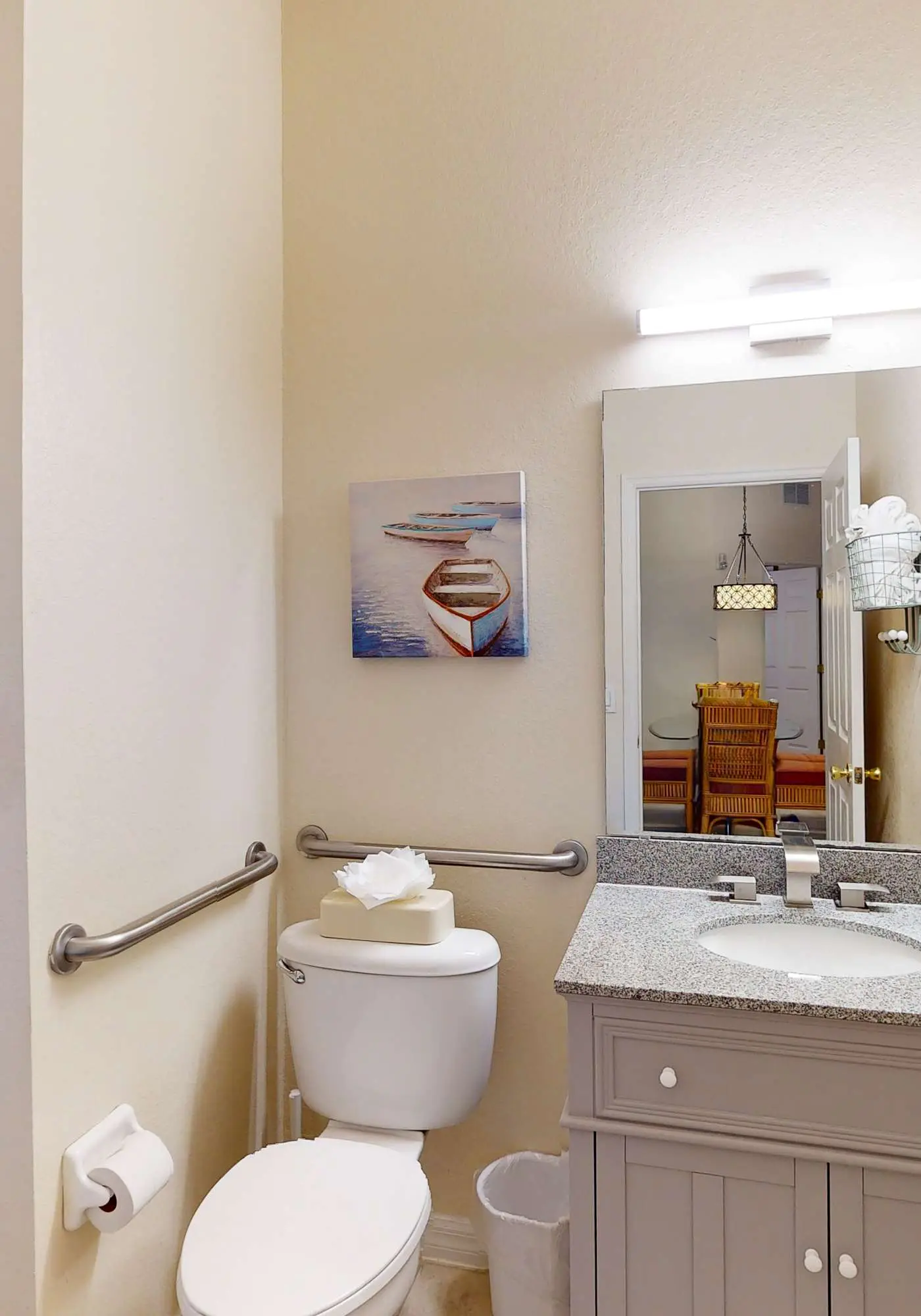 1st floor condo near theme parks, patio, tennis court, sauna