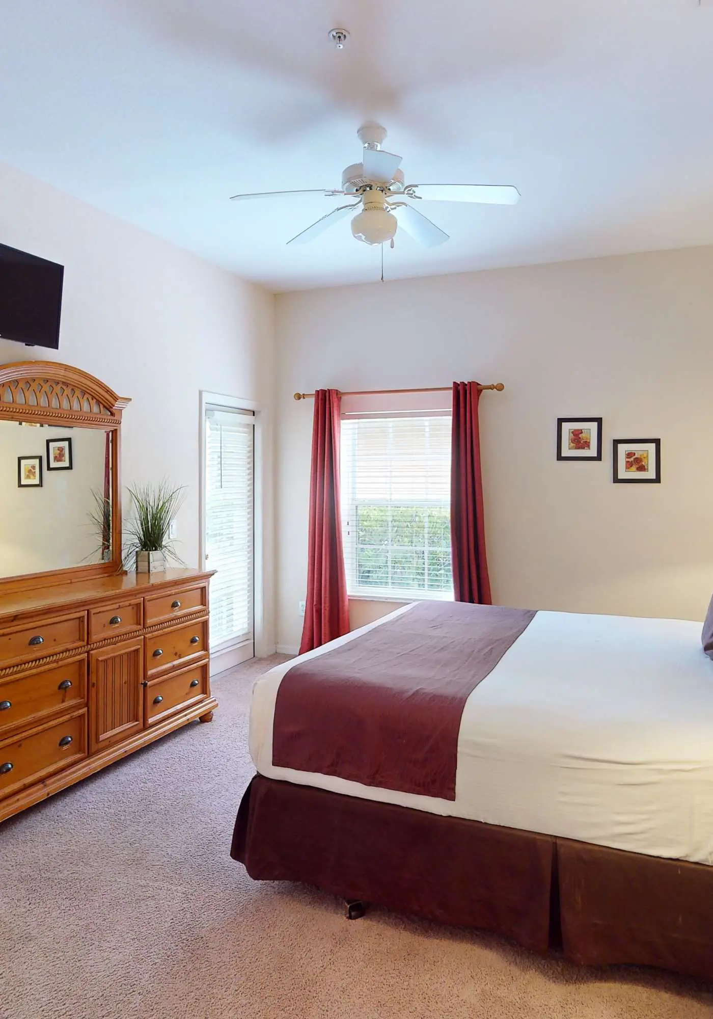 1st floor condo near theme parks, patio, tennis court, sauna