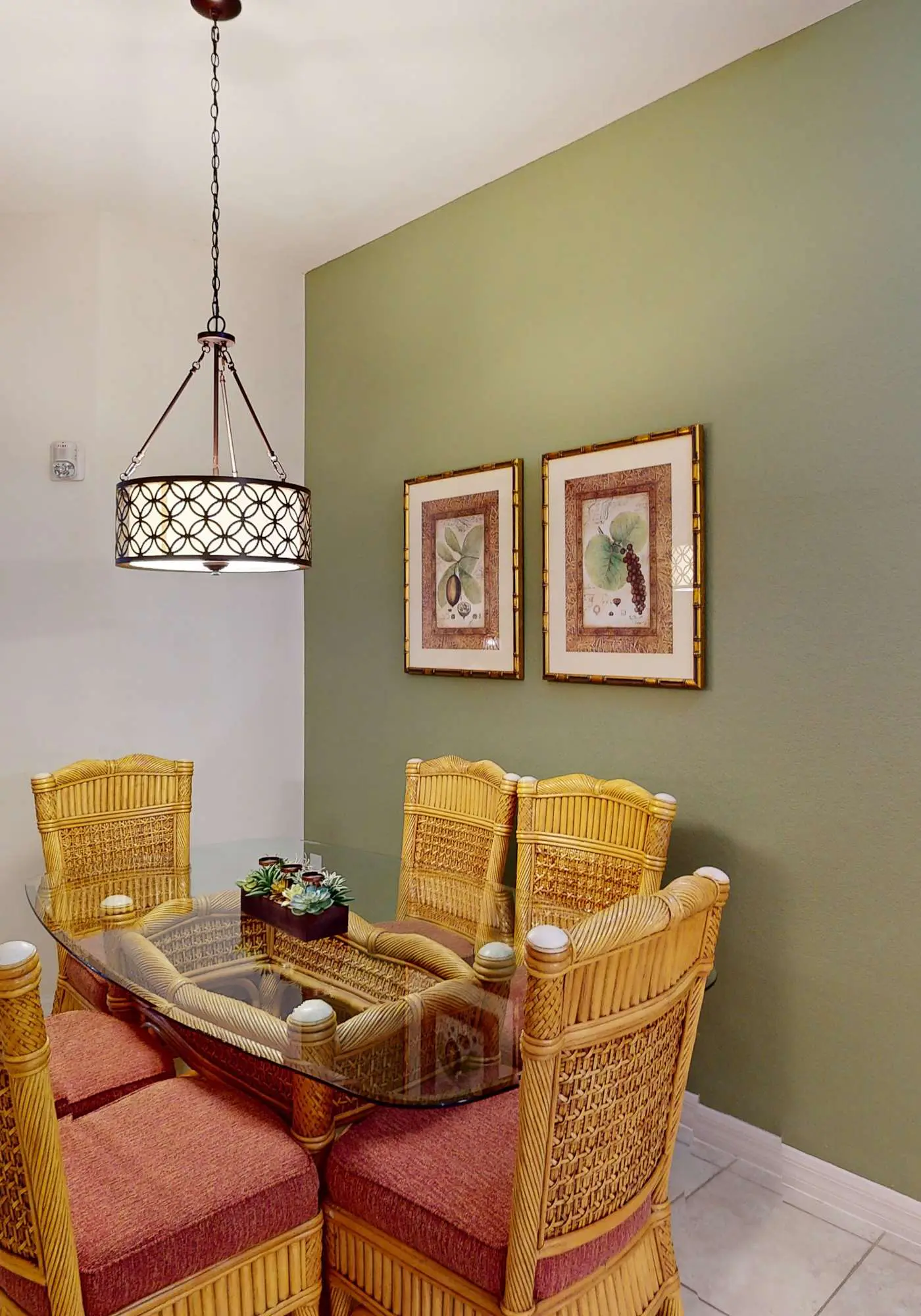 1st floor condo near theme parks, patio, tennis court, sauna
