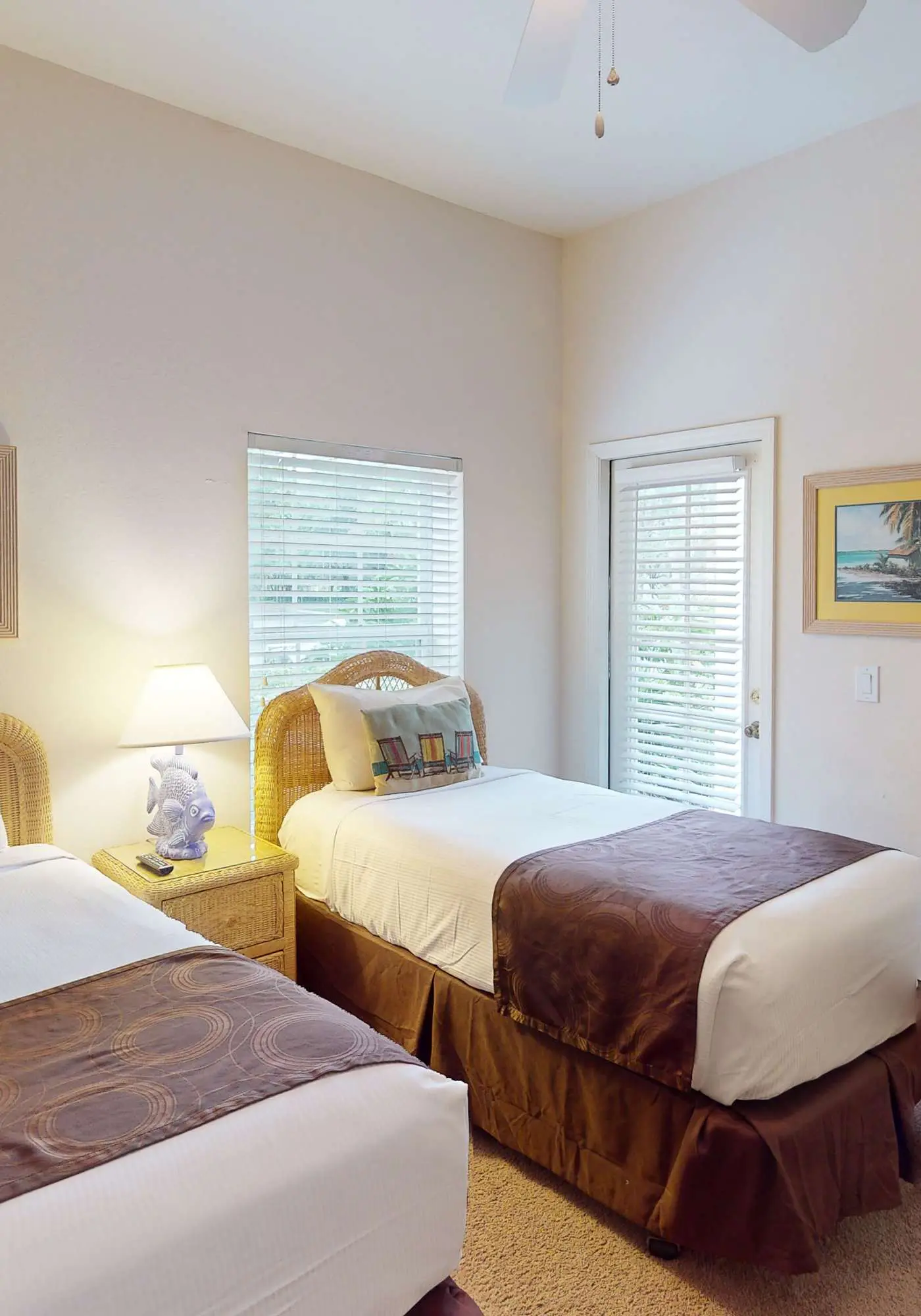 1st floor condo near theme parks, patio, tennis court, sauna