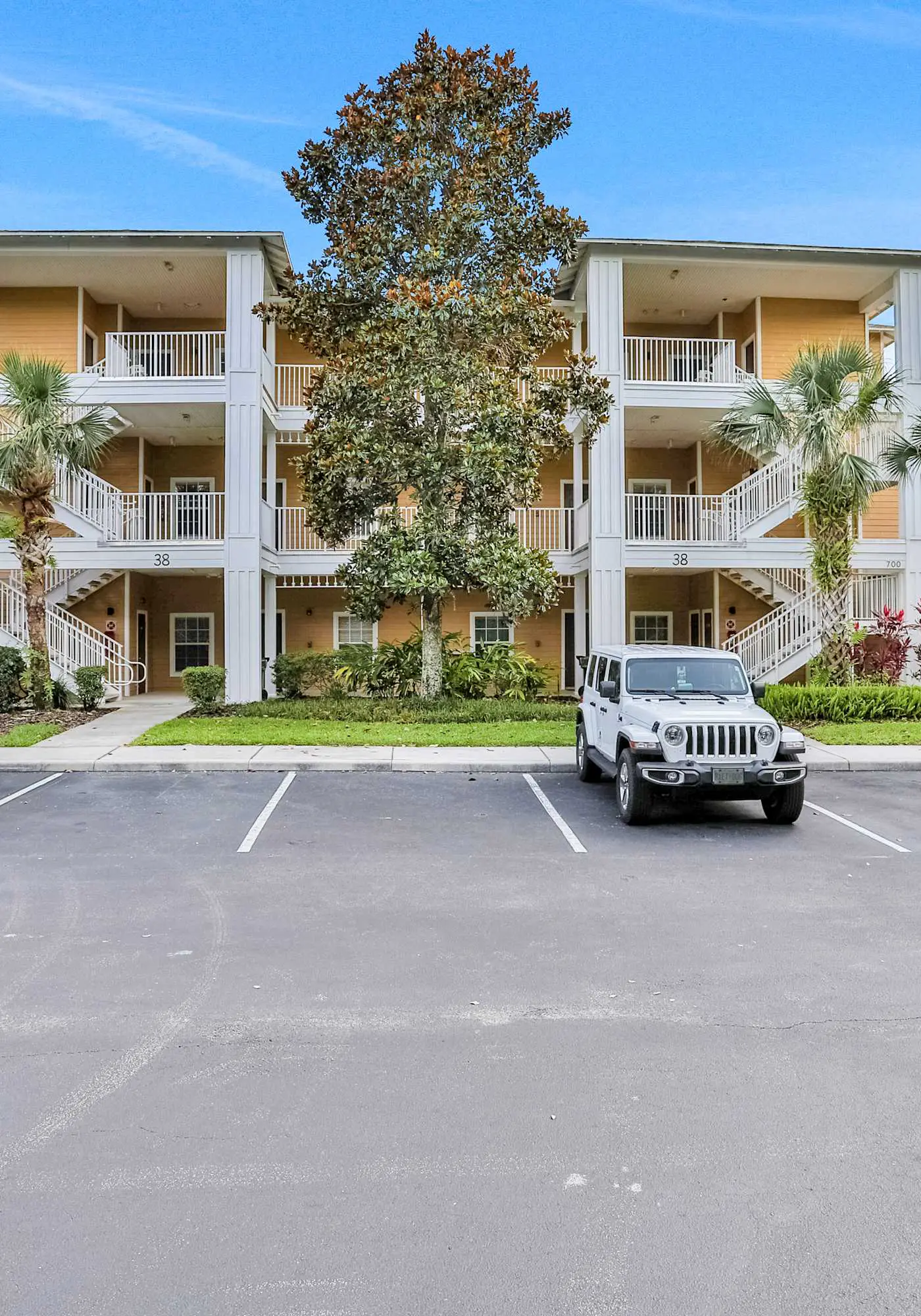 Condo w/ shared pools, fitness center - near Old Lake Davenport & Disney
