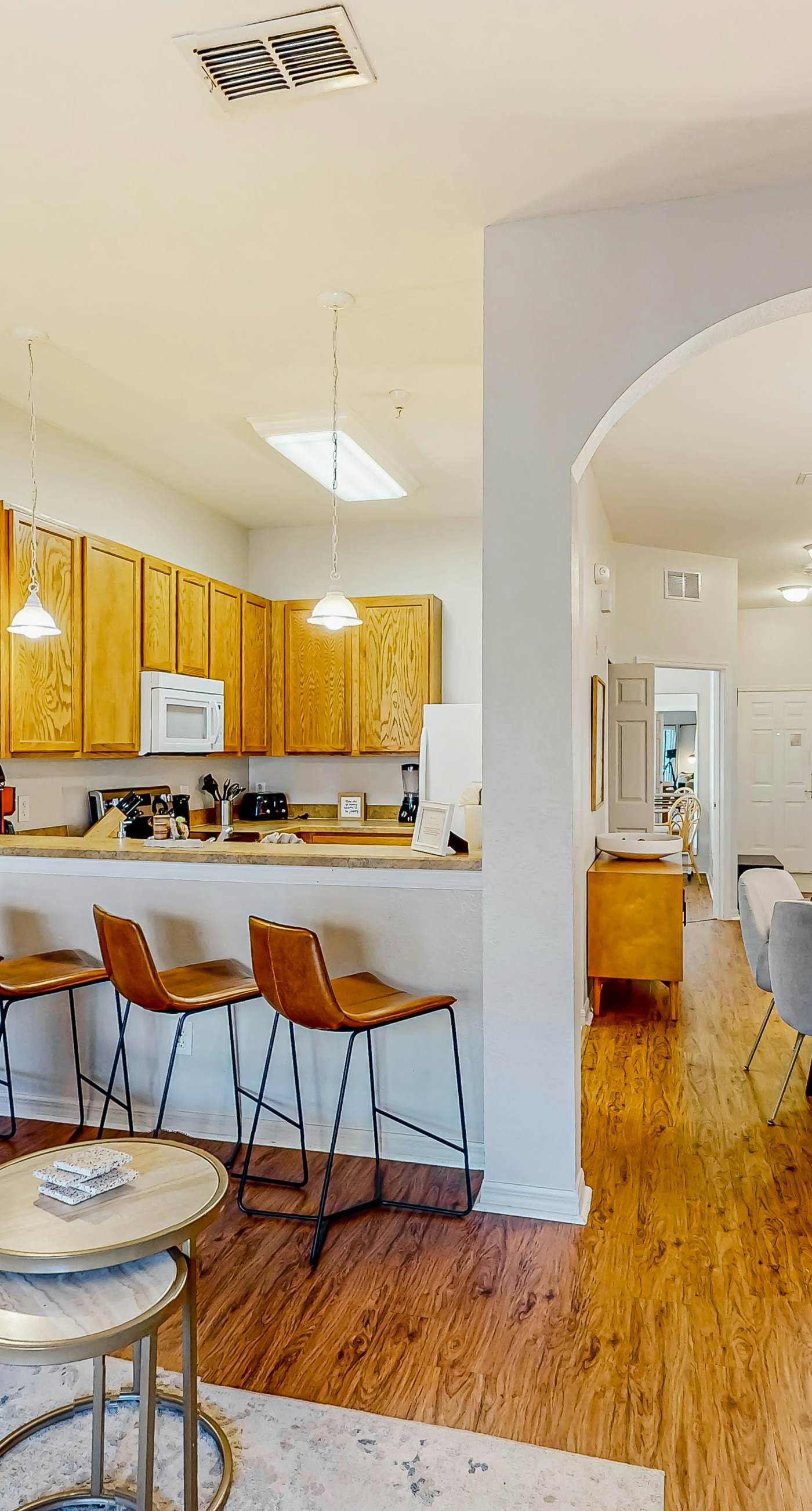 Snowbird-friendly condo with central AC, washer/dryer, pools, & hot tubs