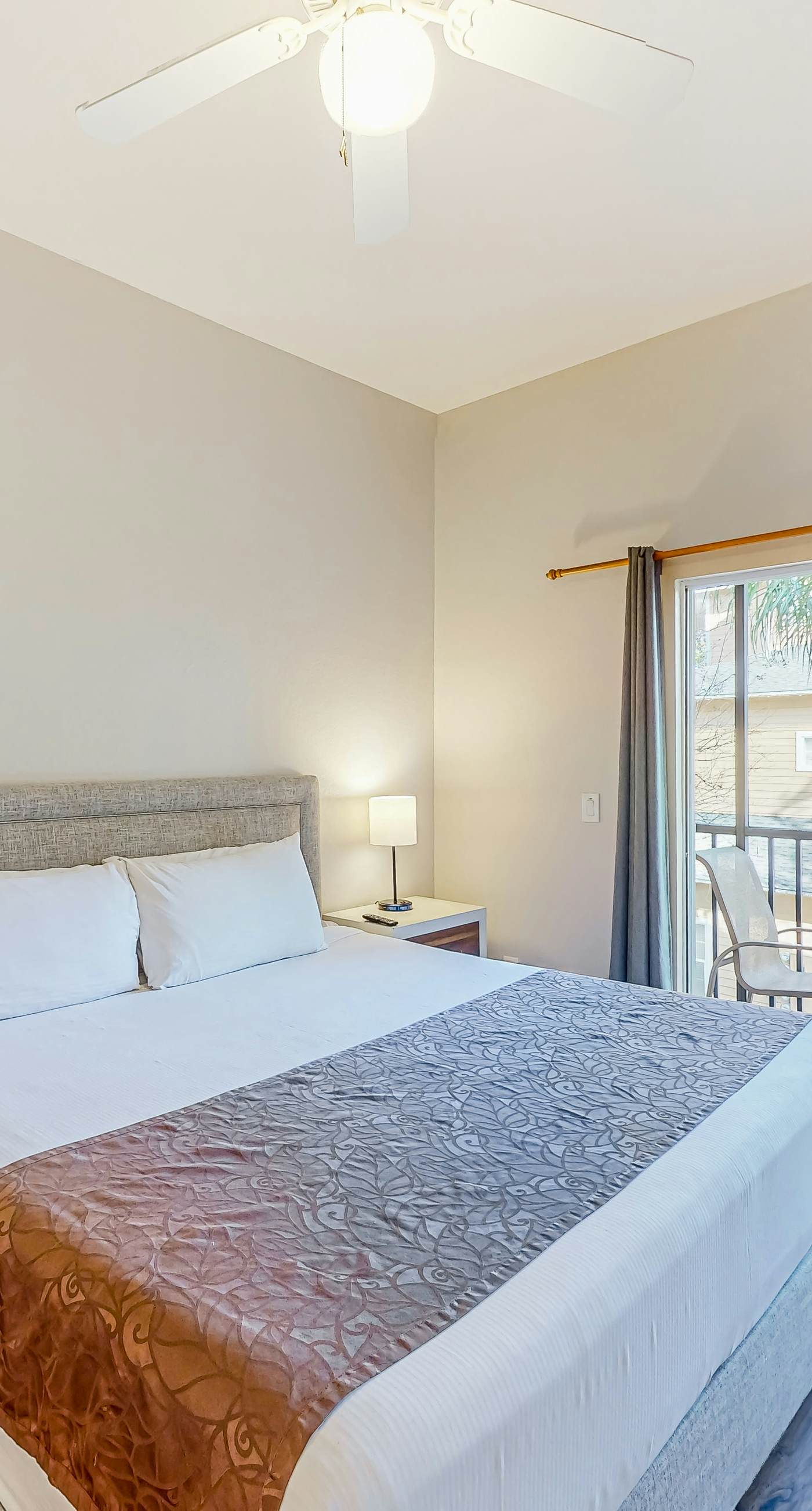 Snowbird-friendly condo with central AC, washer/dryer, pools, & hot tubs