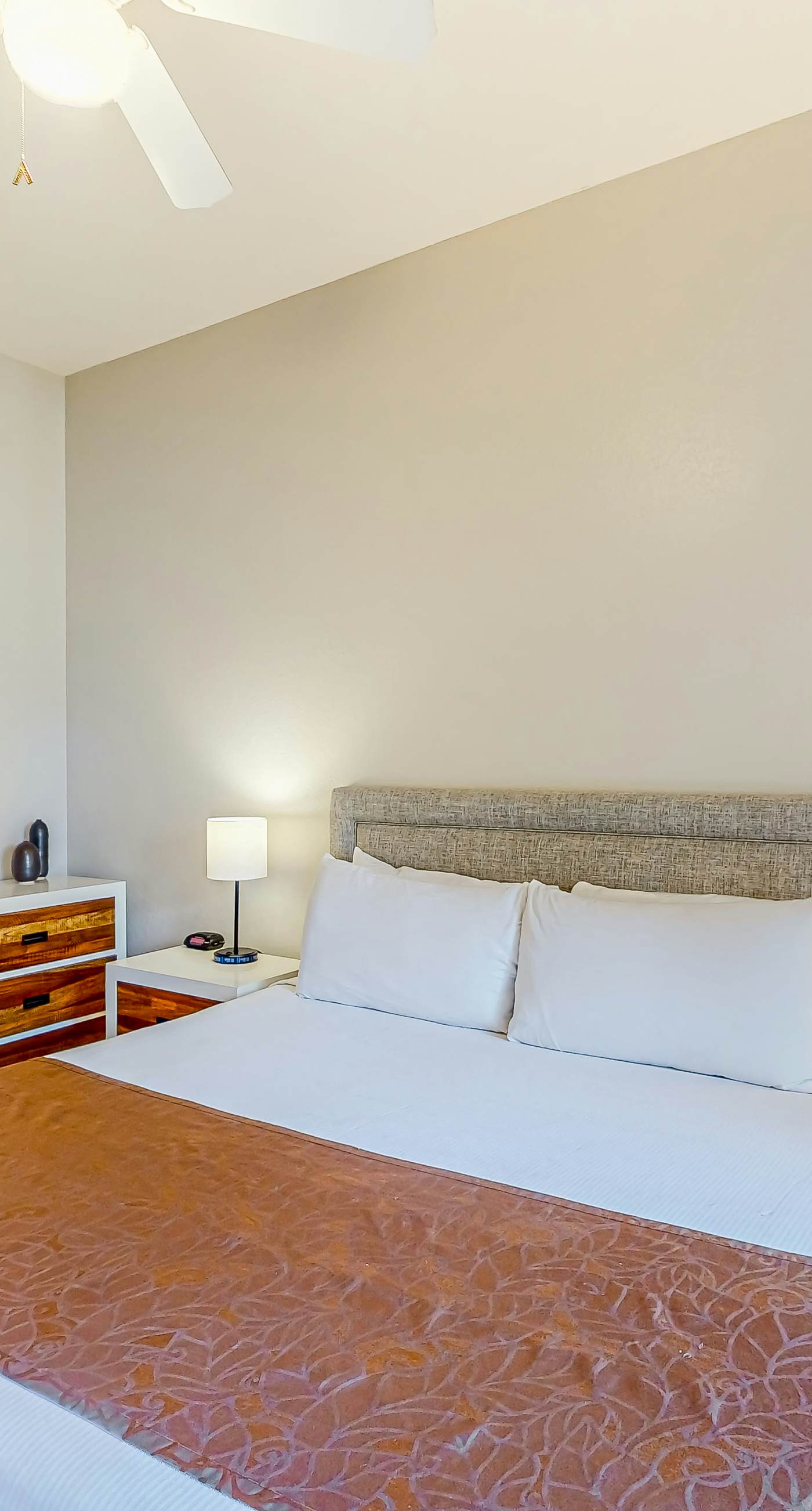 Snowbird-friendly condo with central AC, washer/dryer, pools, & hot tubs