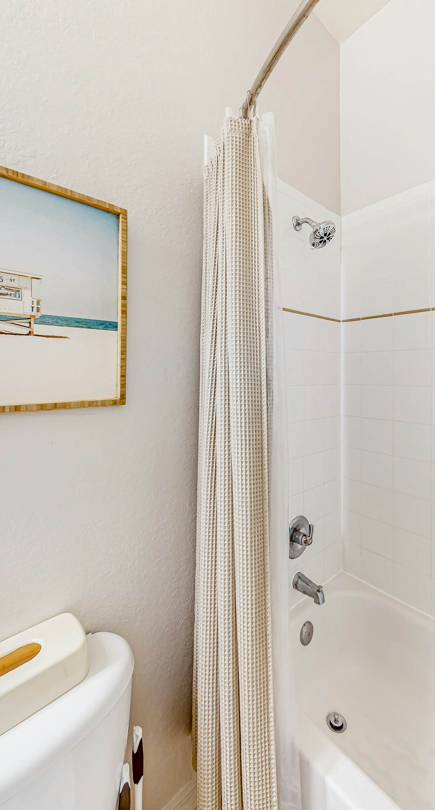 Snowbird-friendly condo with central AC, washer/dryer, pools, & hot tubs