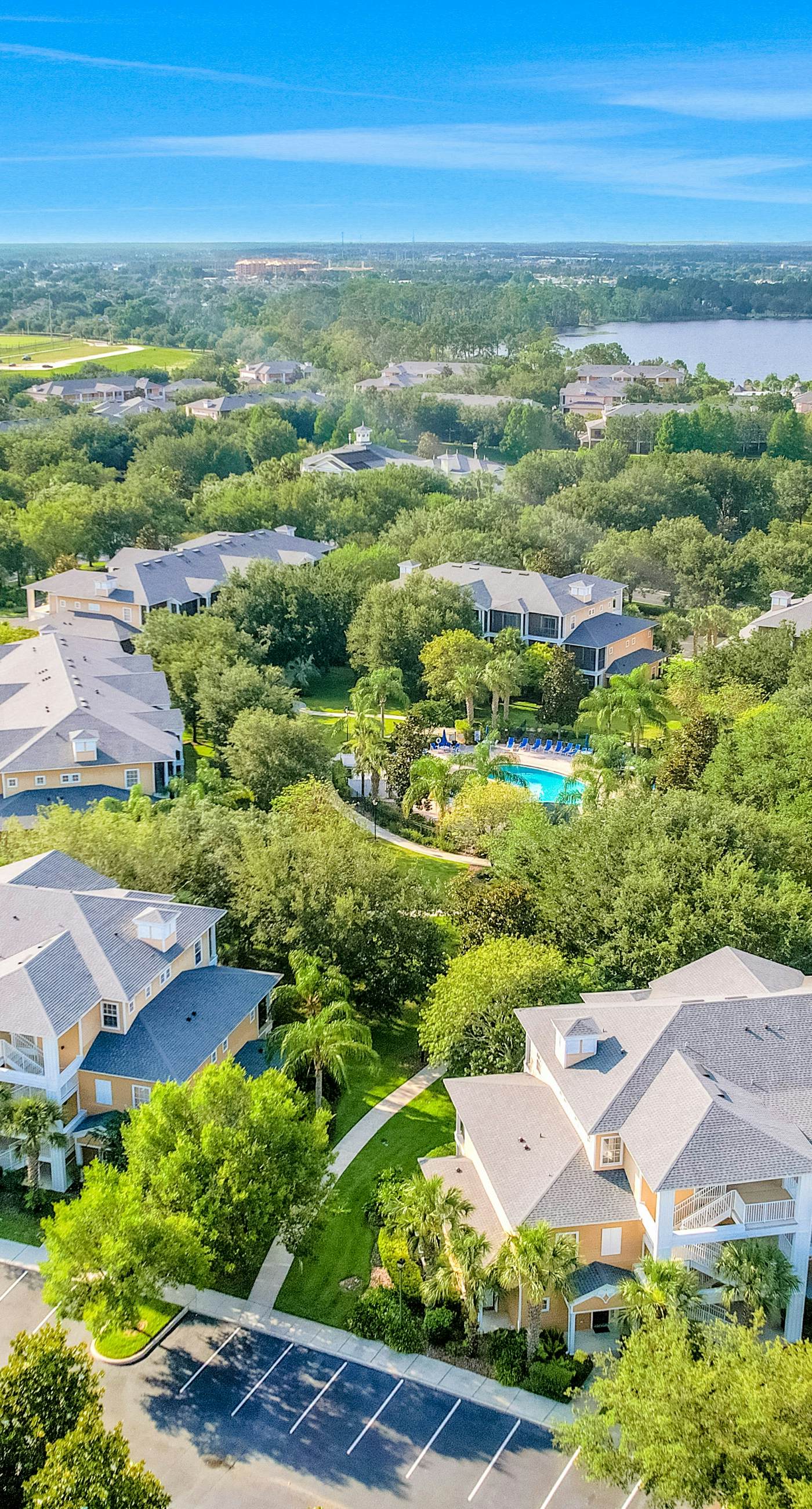 Snowbird-friendly condo with central AC, washer/dryer, pools, & hot tubs