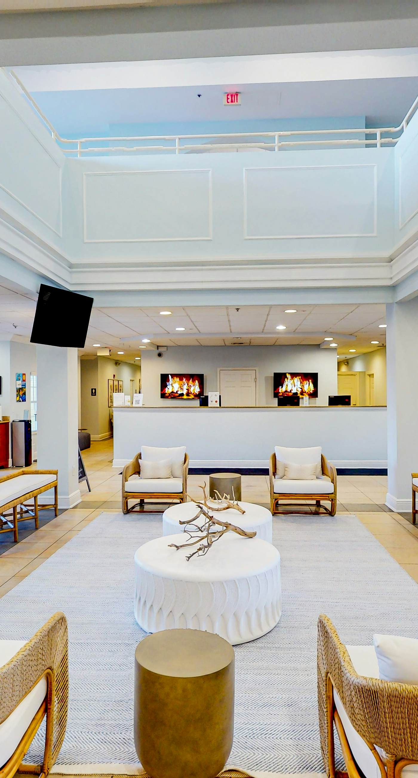 Snowbird-friendly condo with central AC, washer/dryer, pools, & hot tubs