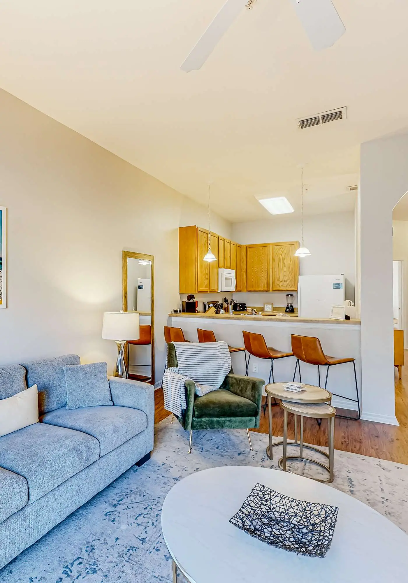 Snowbird-friendly condo with central AC, washer/dryer, pools, & hot tubs