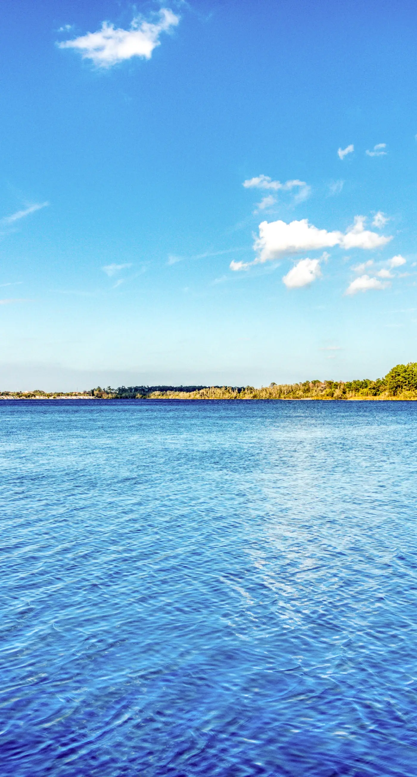 1st floor condo w/ pools, restaurant, balcony, tennis court, basketball court