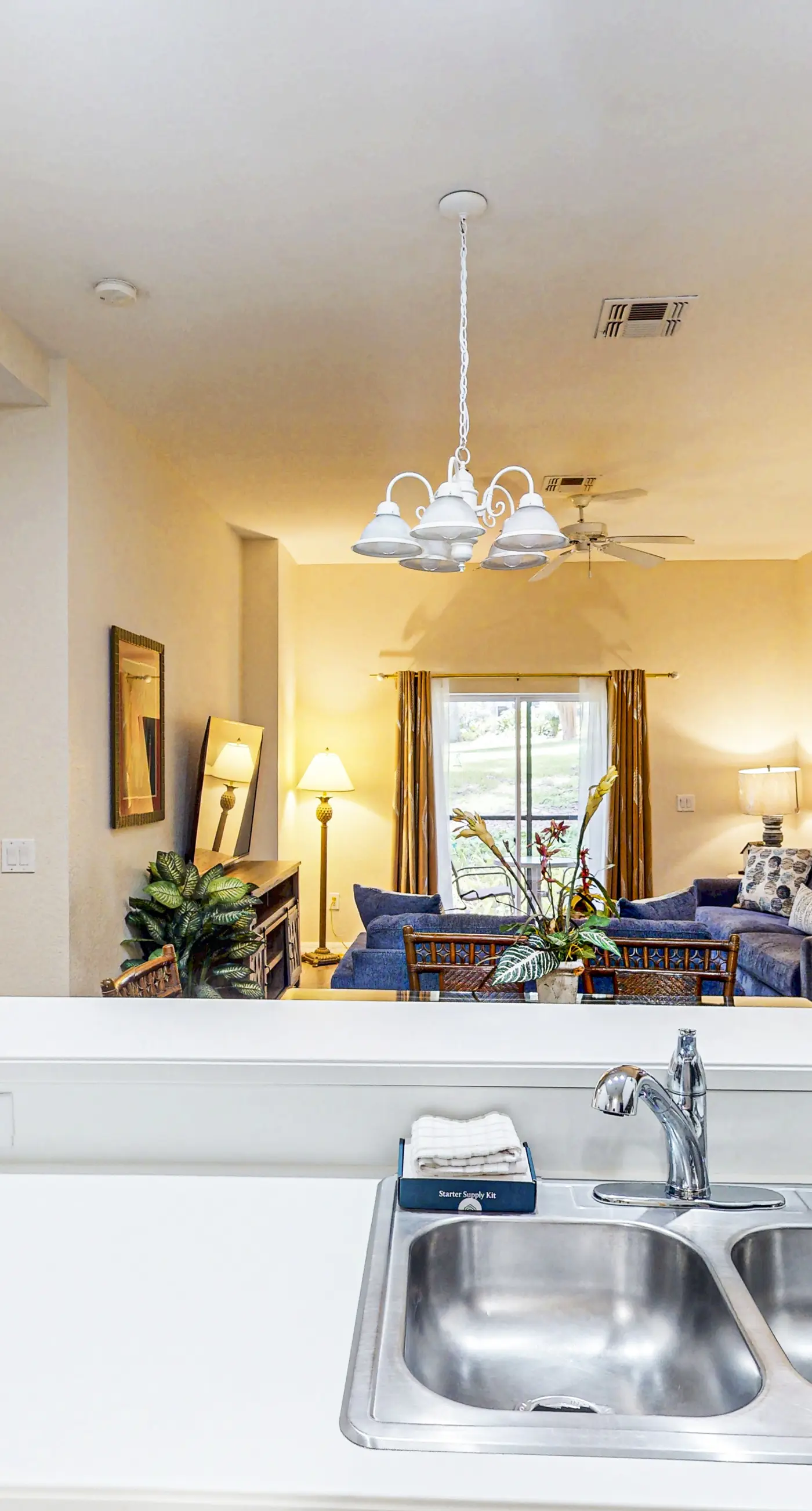 1st floor condo w/ pools, restaurant, balcony, tennis court, basketball court