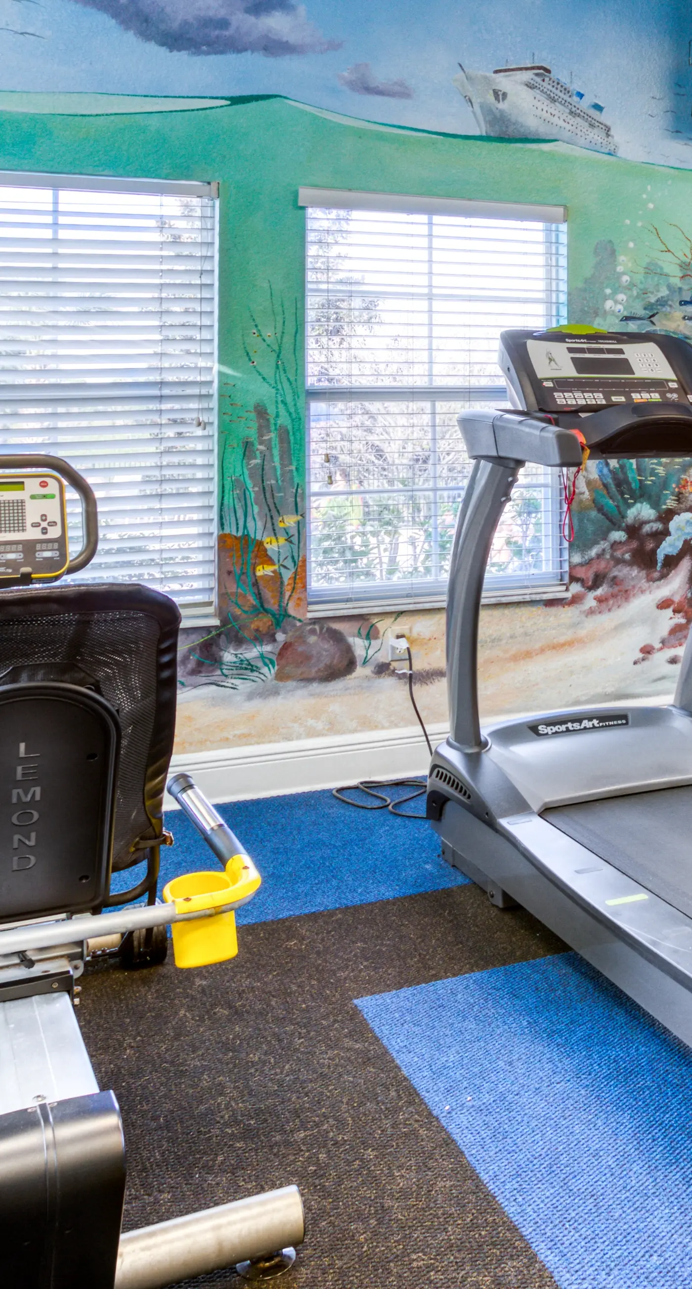 1st floor condo w/ pools, restaurant, balcony, tennis court, basketball court