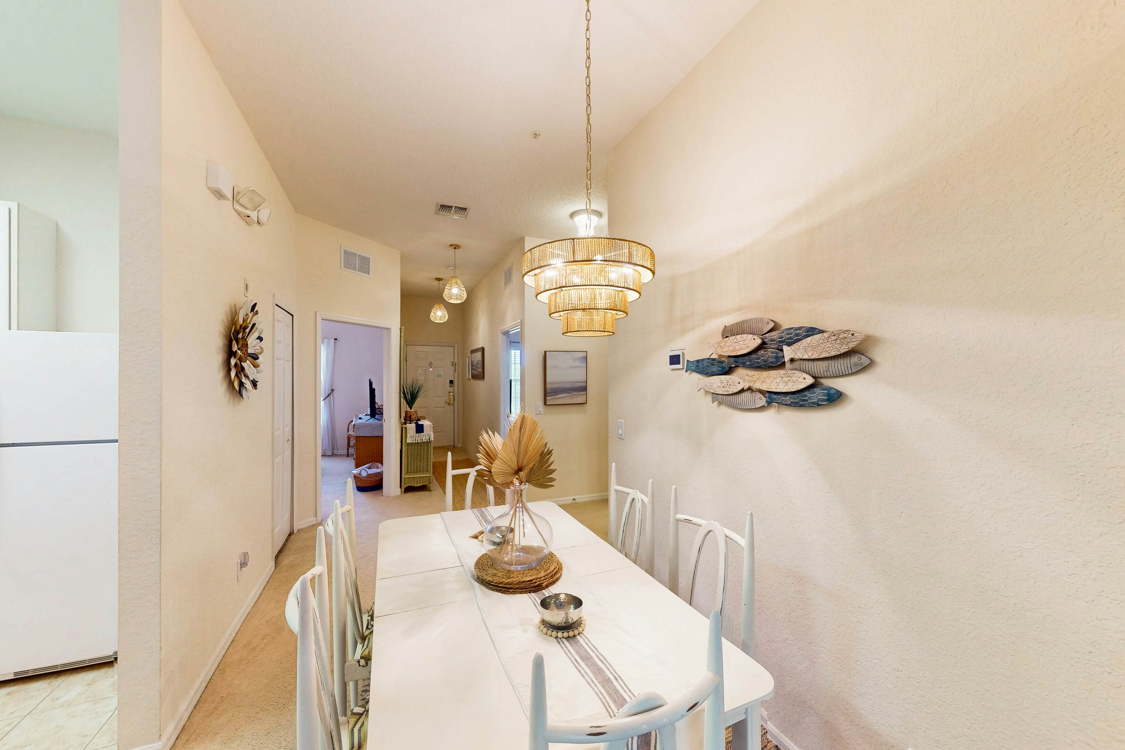 2nd floor condo w/ shared pools, basketball court, tennis court, patio, sauna