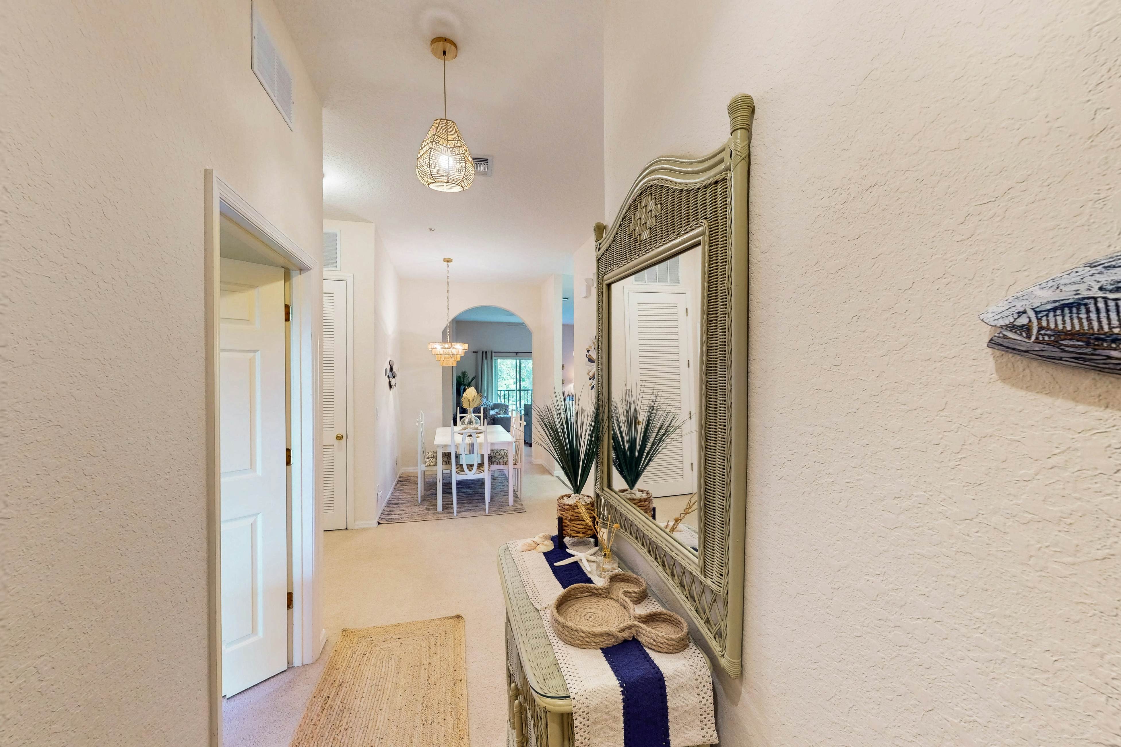 2nd floor condo w/ shared pools, basketball court, tennis court, patio, sauna