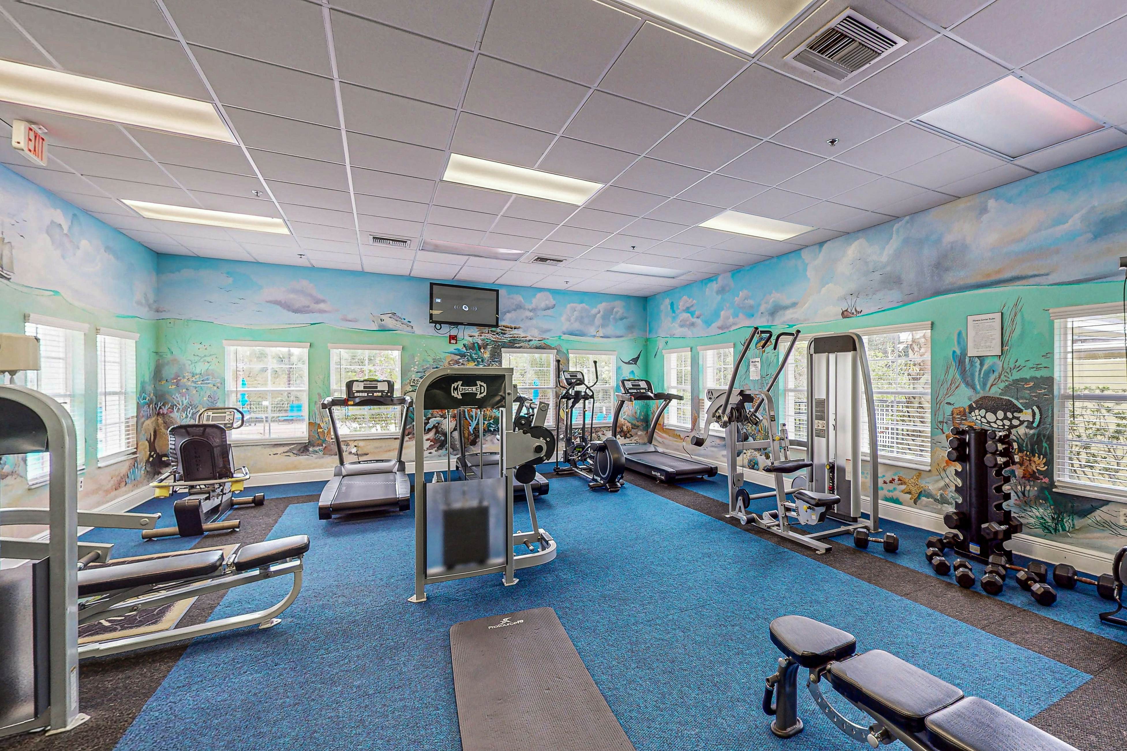 2nd floor condo w/ shared pools, basketball court, tennis court, patio, sauna