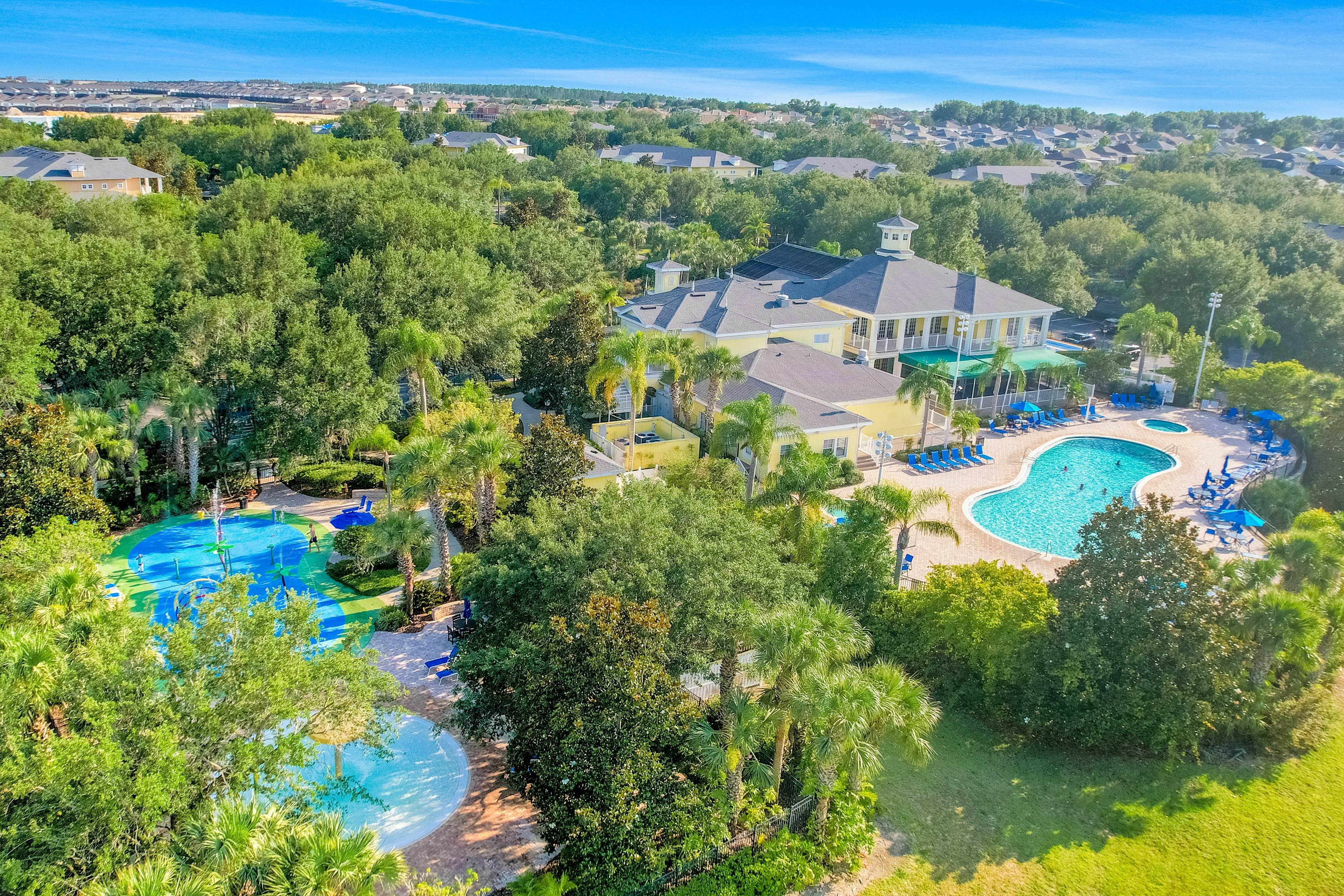 2nd floor condo w/ shared pools, basketball court, tennis court, patio, sauna