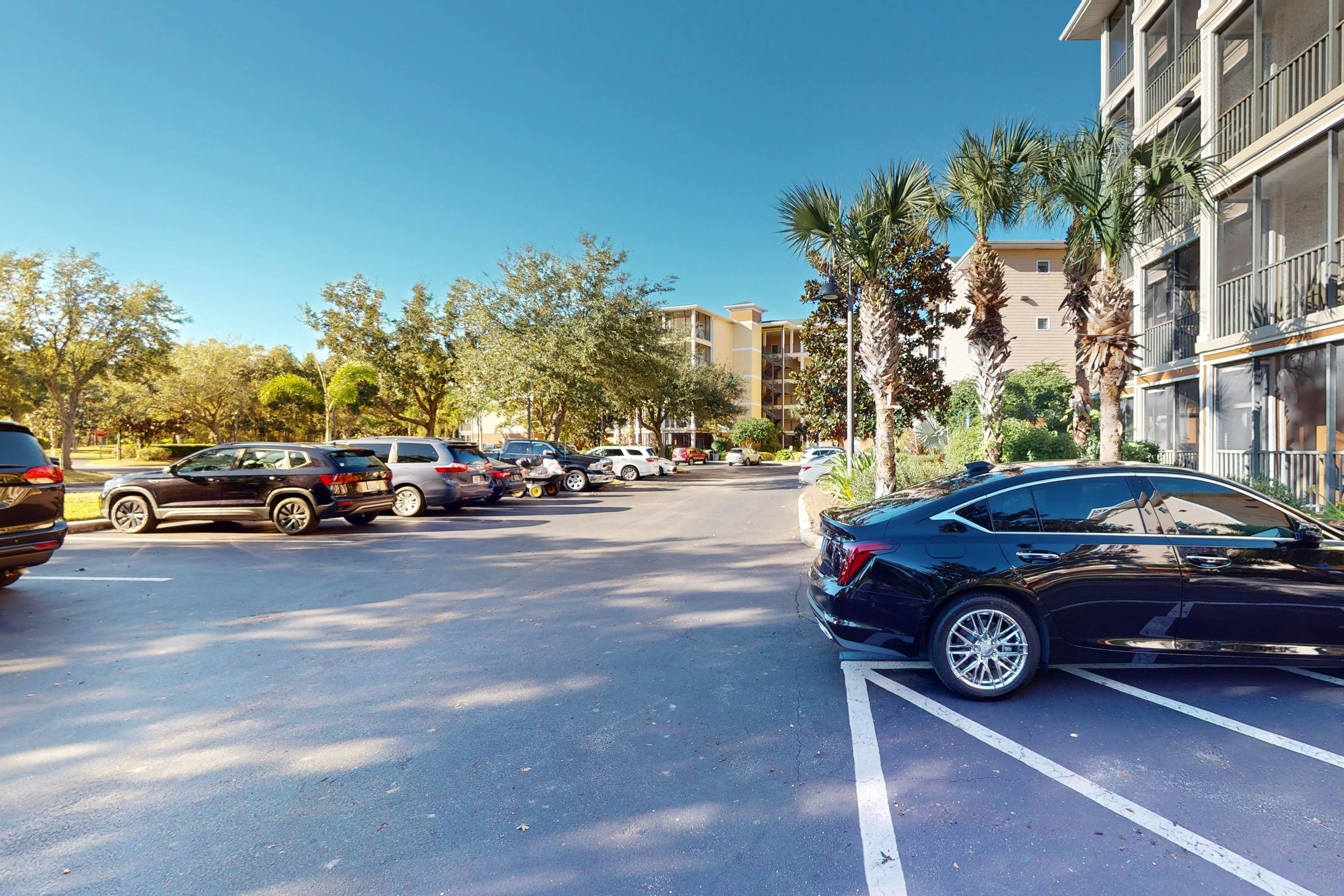 2nd floor condo w/ pools, sauna, hot tub, balcony, gym, near theme parks