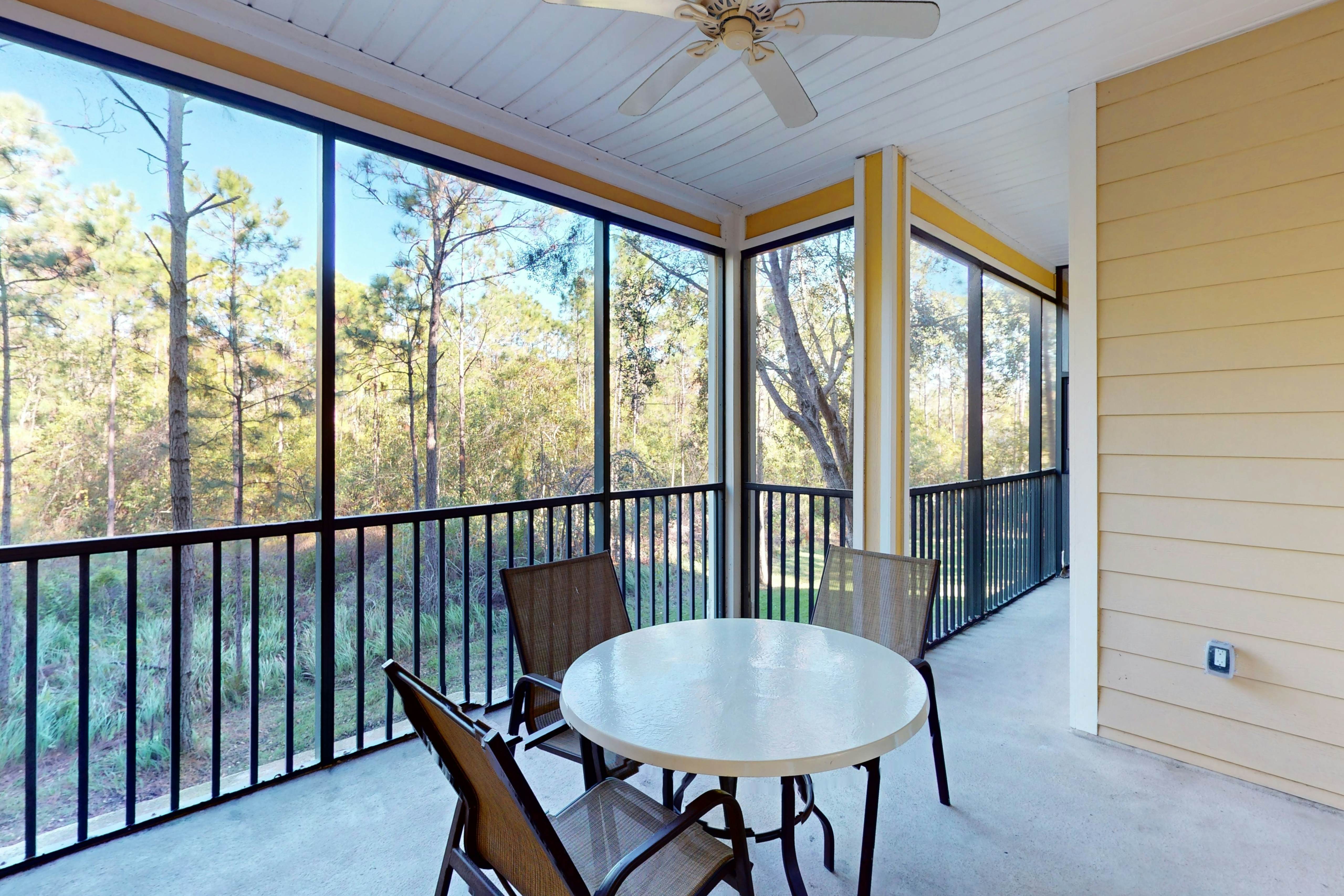 2nd floor condo w/ pools, sauna, hot tub, balcony, gym, near theme parks