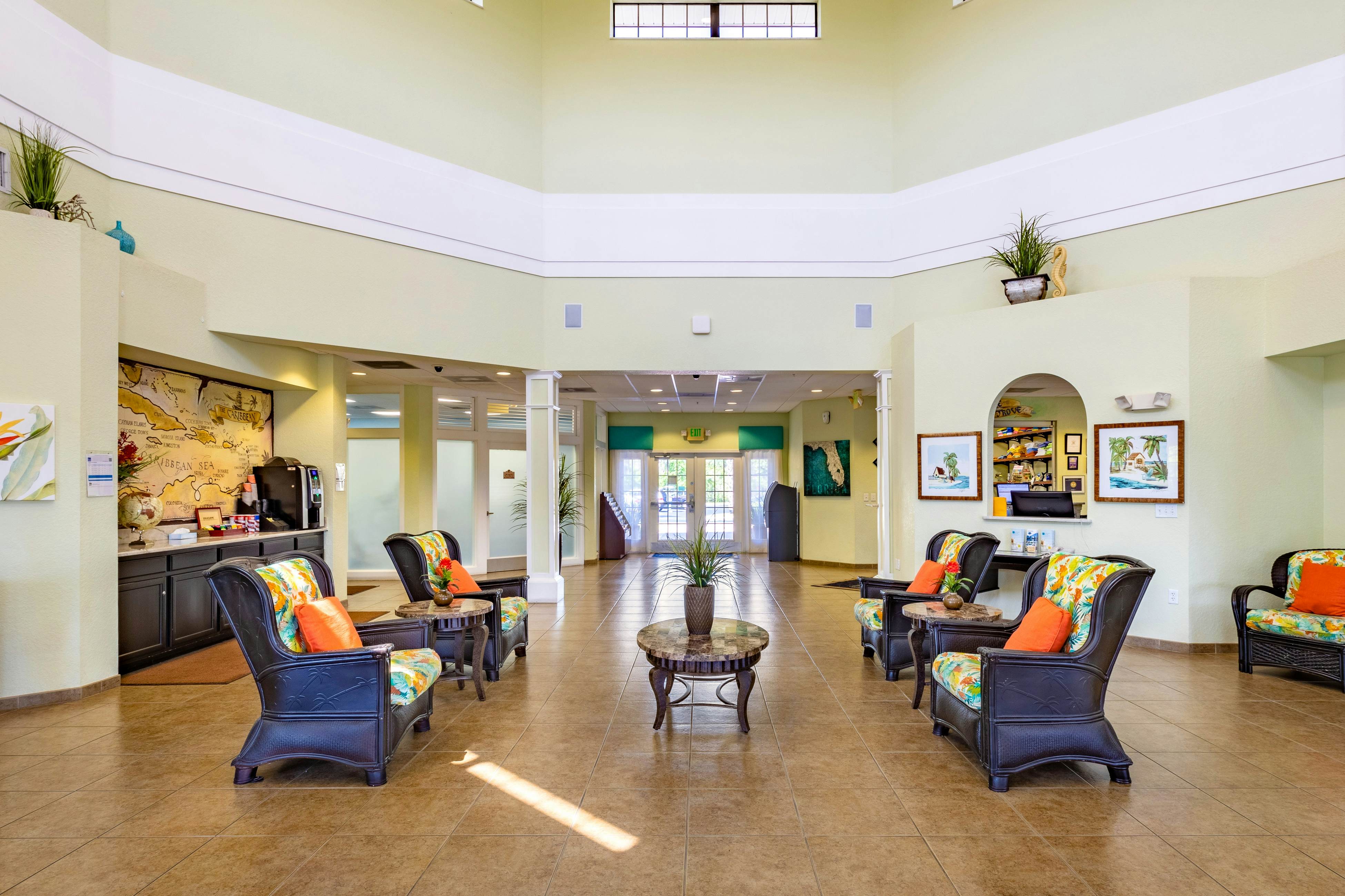 2nd floor condo w/ pools, sauna, hot tub, balcony, gym, near theme parks