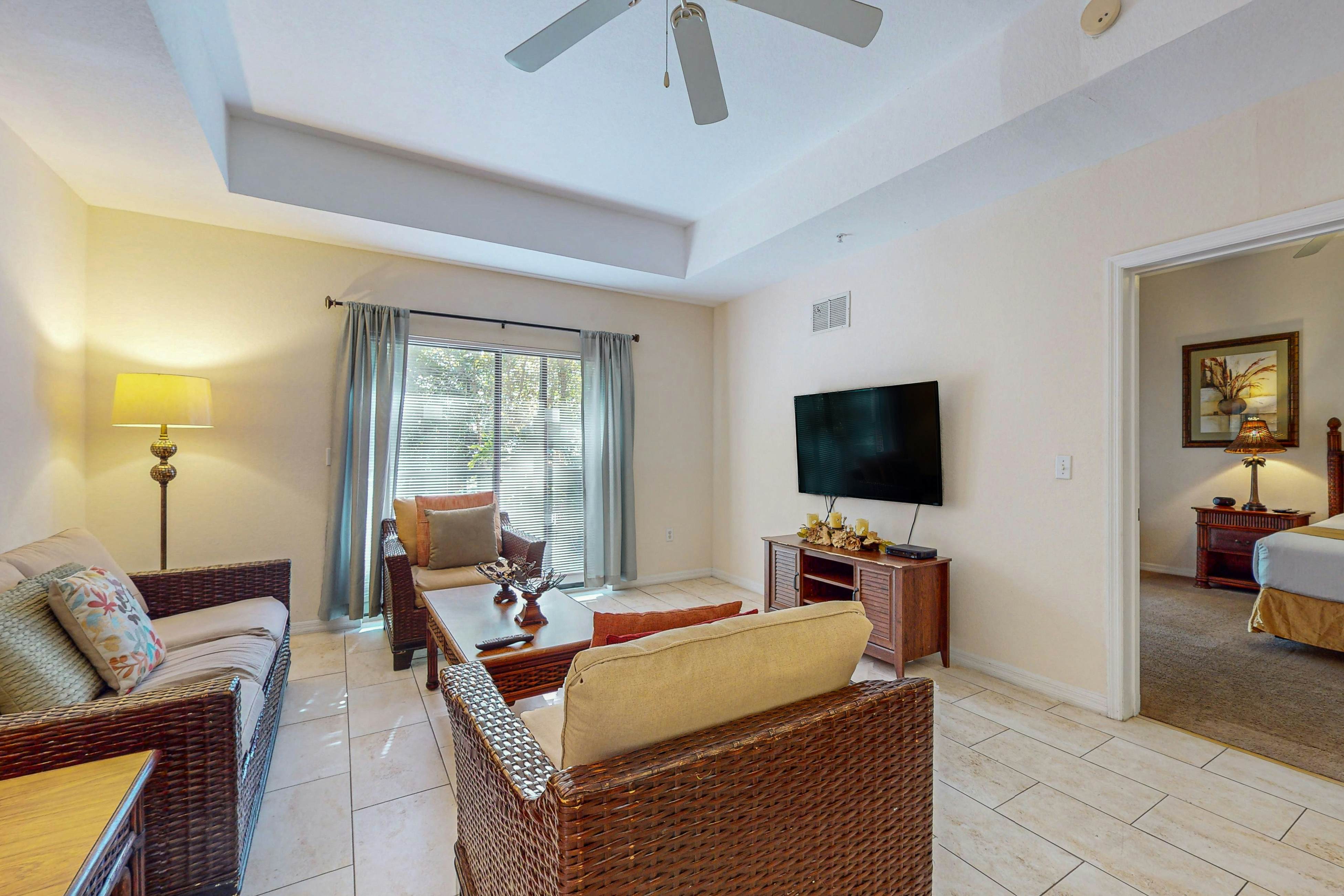 1st floor condo w/ sauna, shared pools, limited-mobility access, patio, gym