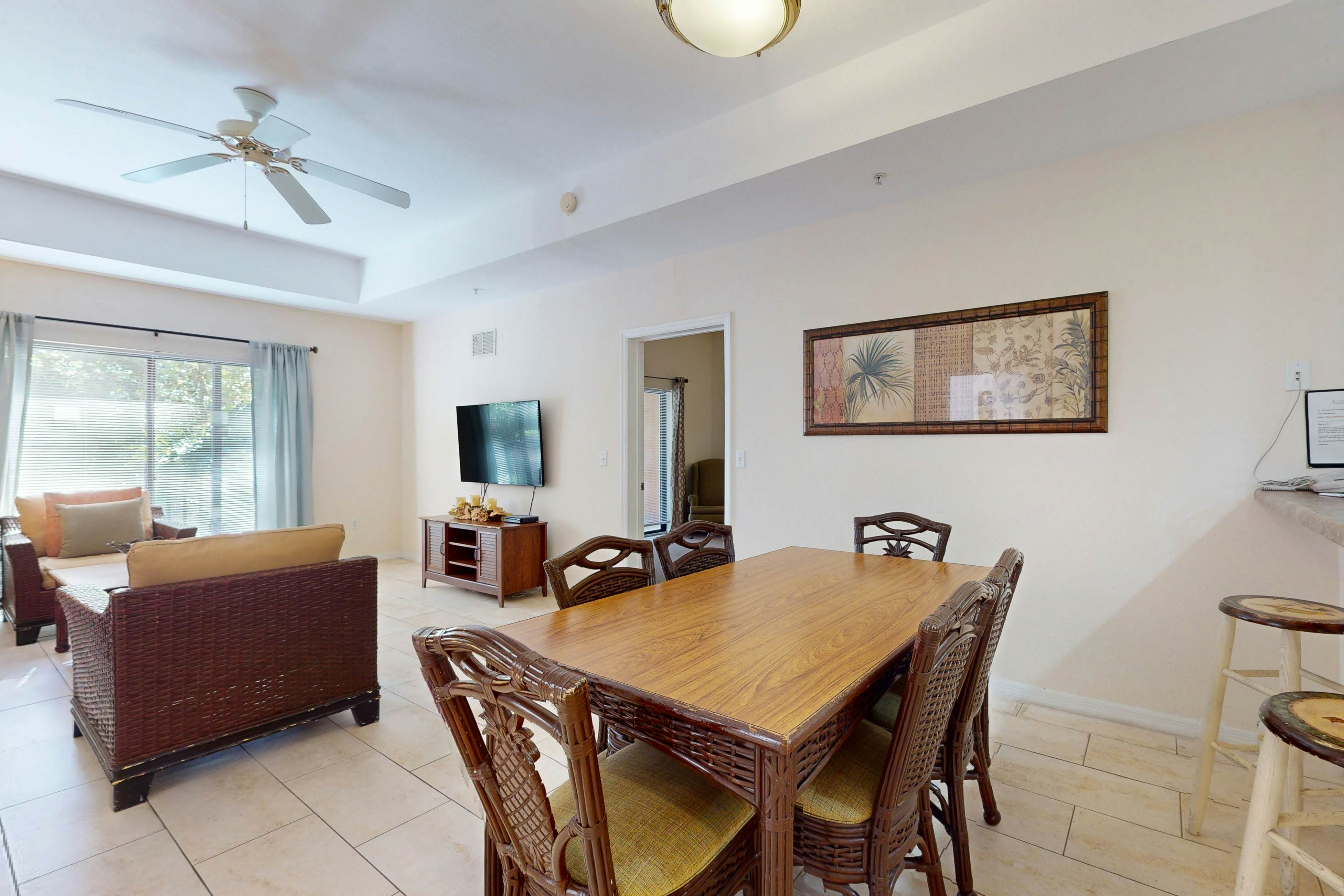 1st floor condo w/ sauna, shared pools, limited-mobility access, patio, gym